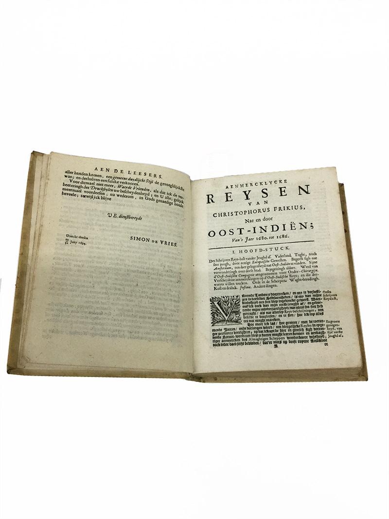 Niederländisches Buch des 17. Jahrhunderts, Oost-Indien, 1694  im Zustand „Gut“ im Angebot in Delft, NL