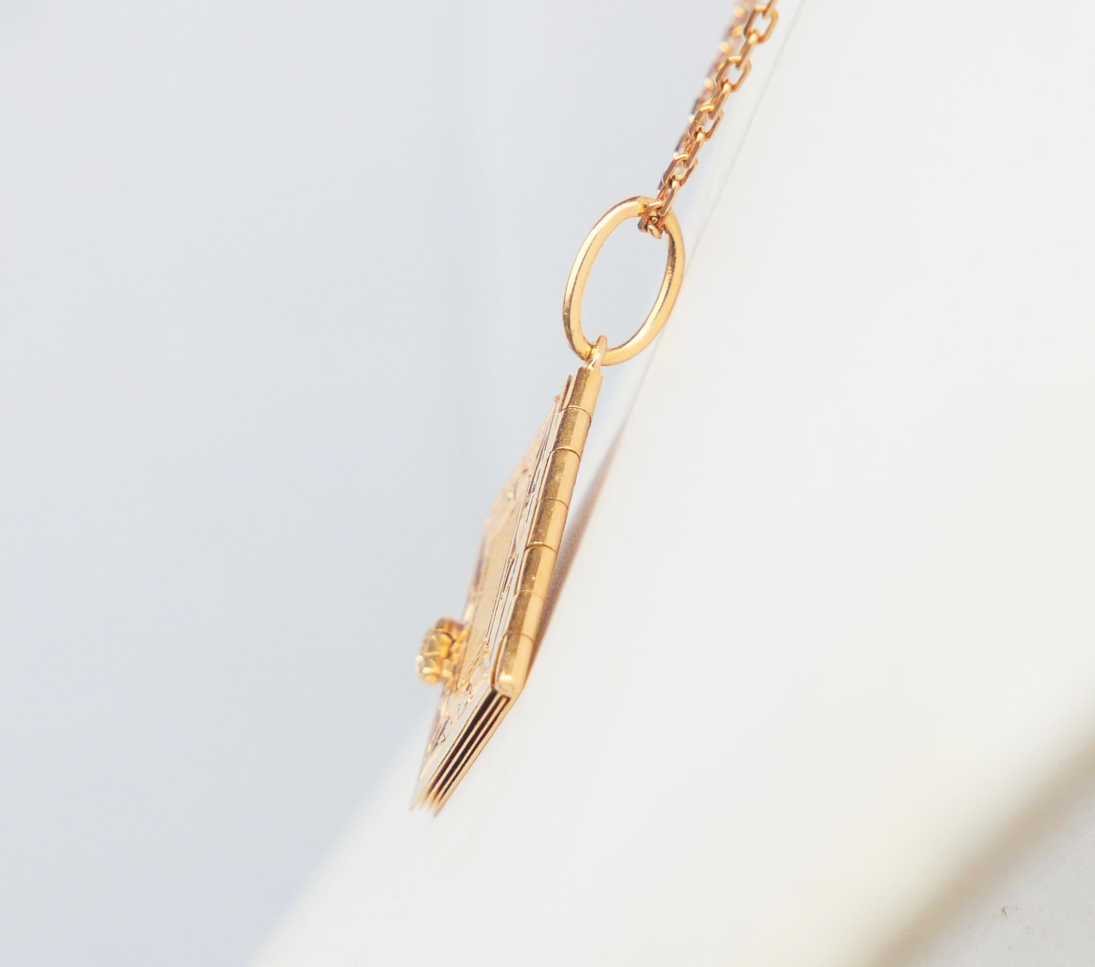 Pendentif livre ancien en or massif 18K / 3,3 gr Unisexe en vente