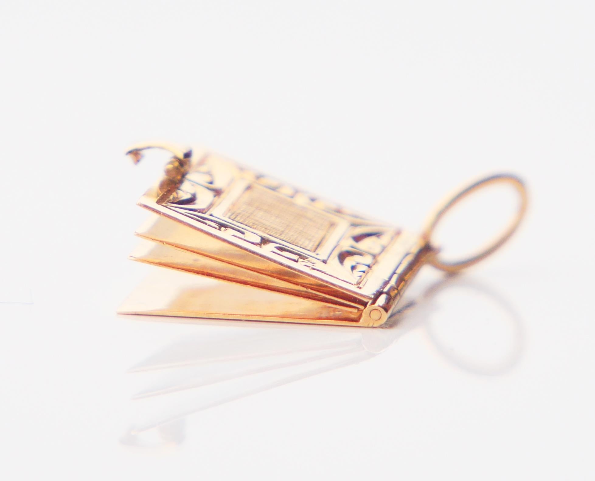 Pendentif livre ancien en or massif 18K / 3,3 gr en vente 5