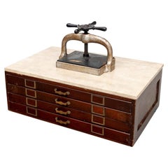 Presseur de livres antique à 4 tiroirs avec plateau en pierre - Cabinet de documents d'art plat