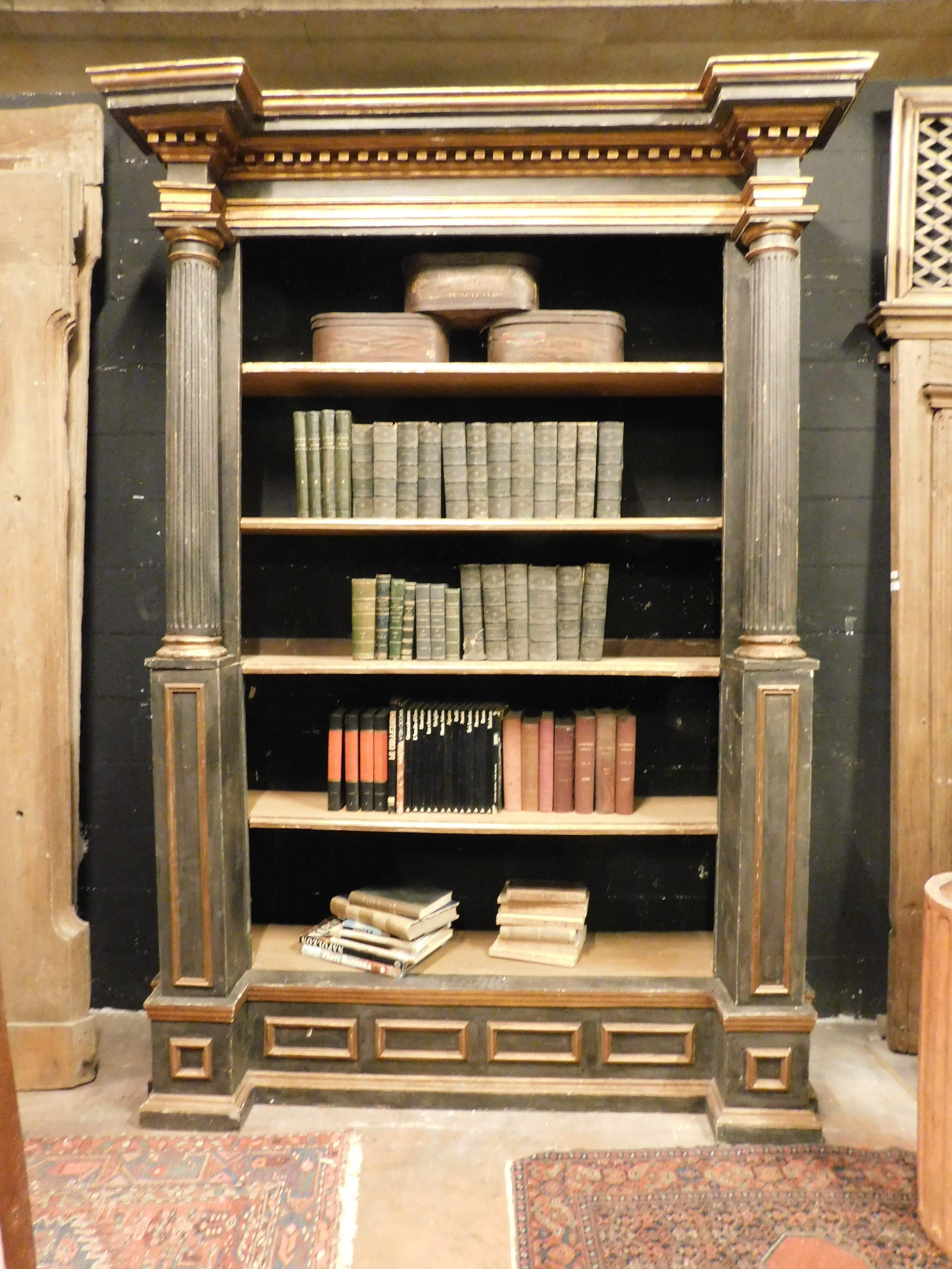 Italian Antique Bookcase in Black Gold Lacquered Wood Carved Columns, Late '700 Italy