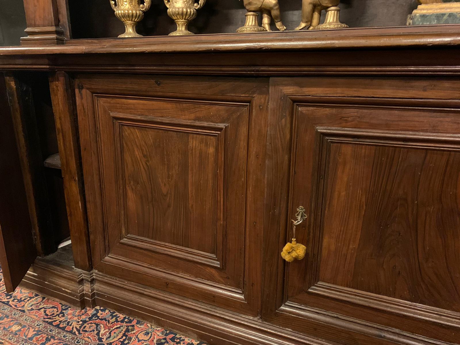 Antique Bookcase in Carved Walnut, Double Body, Late 18th Century, Italy In Good Condition In Cuneo, Italy (CN)