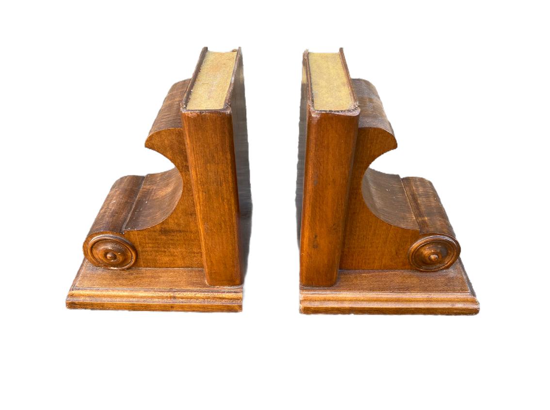 Antique Bookends with Academic Motif In Fair Condition In Brooklyn, NY