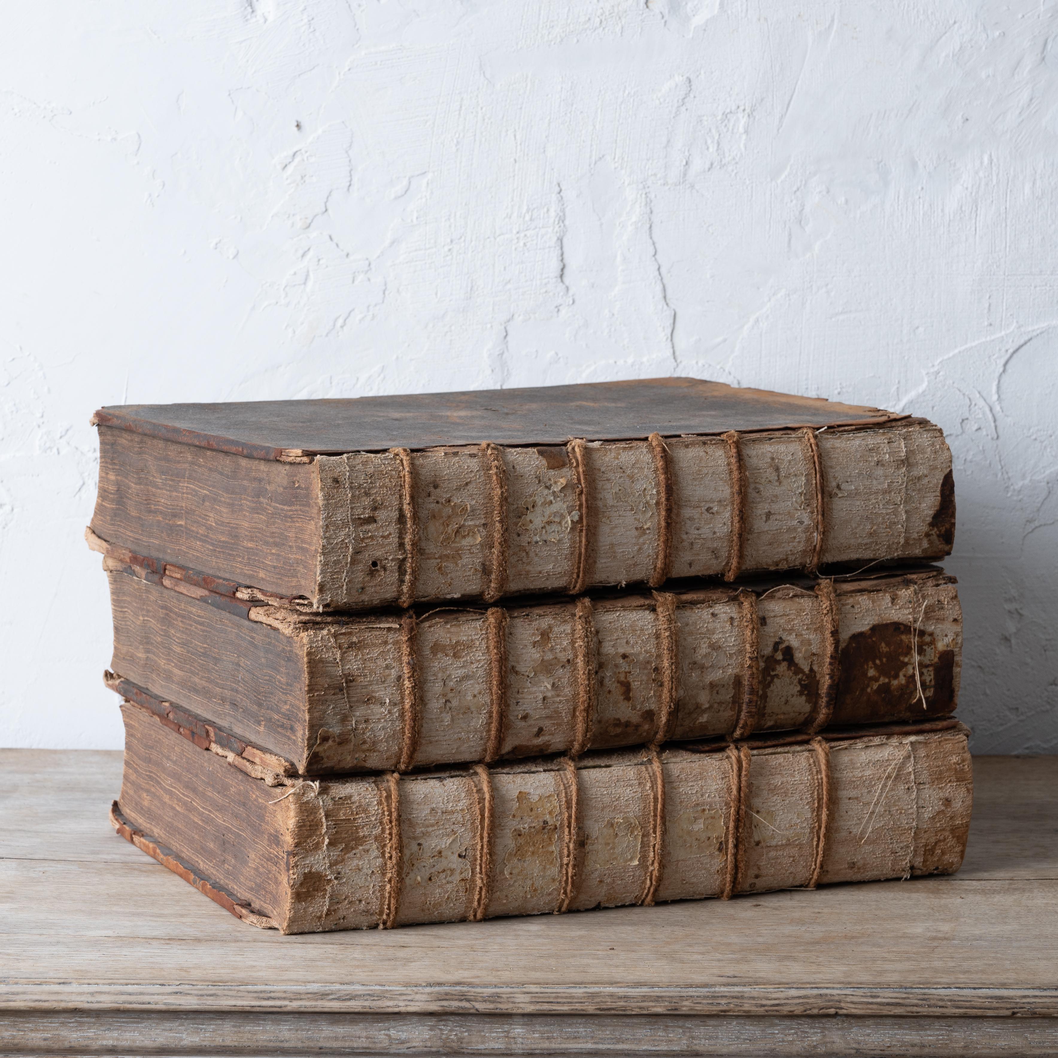 Antique Books - Pierre Bayle Dictionnaire, 3 Volumes, 1715 For Sale 4