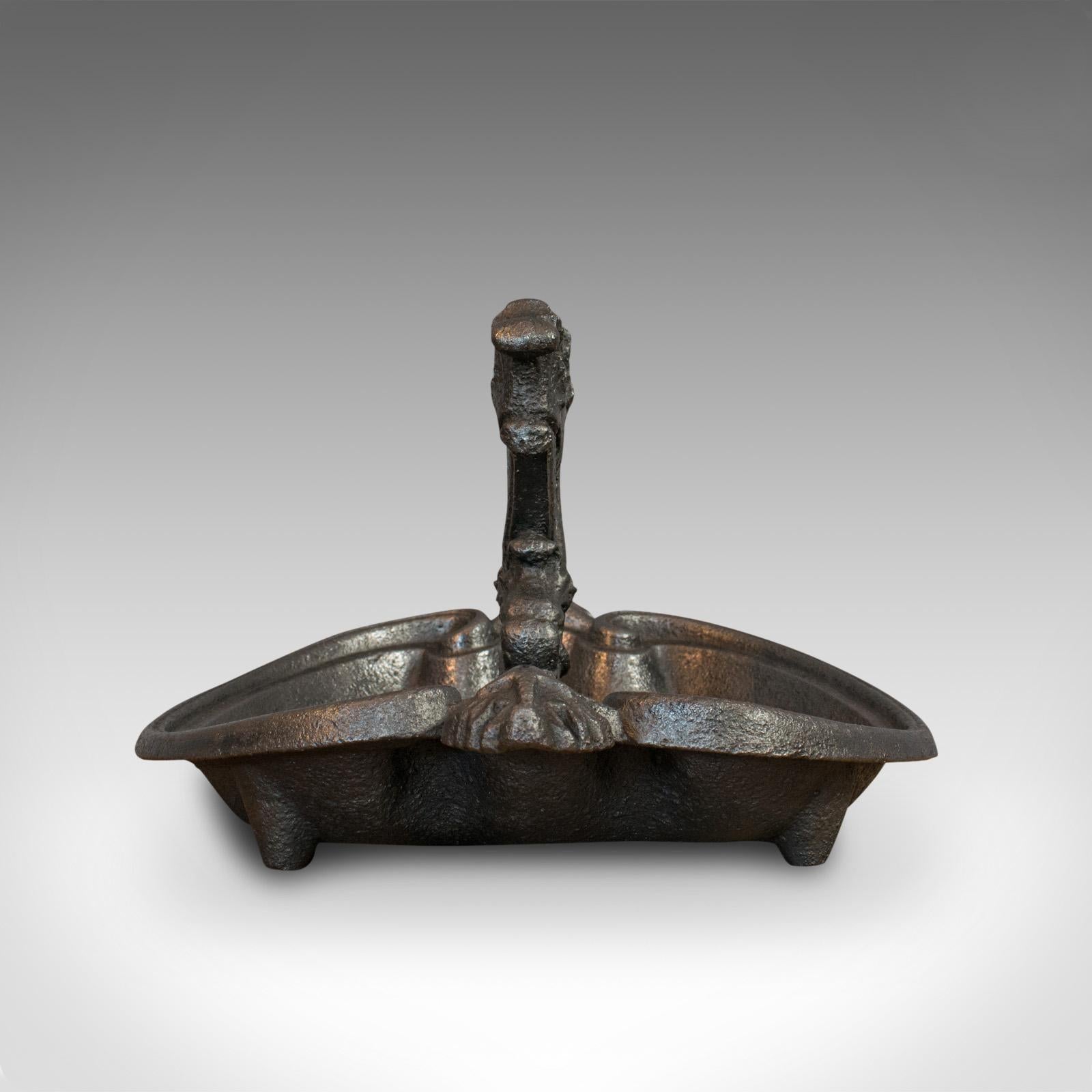 Rascador de botas antiguo, inglés, tirador, Coalbrookdale, Art Nouveau, hacia 1890 en Bueno estado para la venta en Hele, Devon, GB