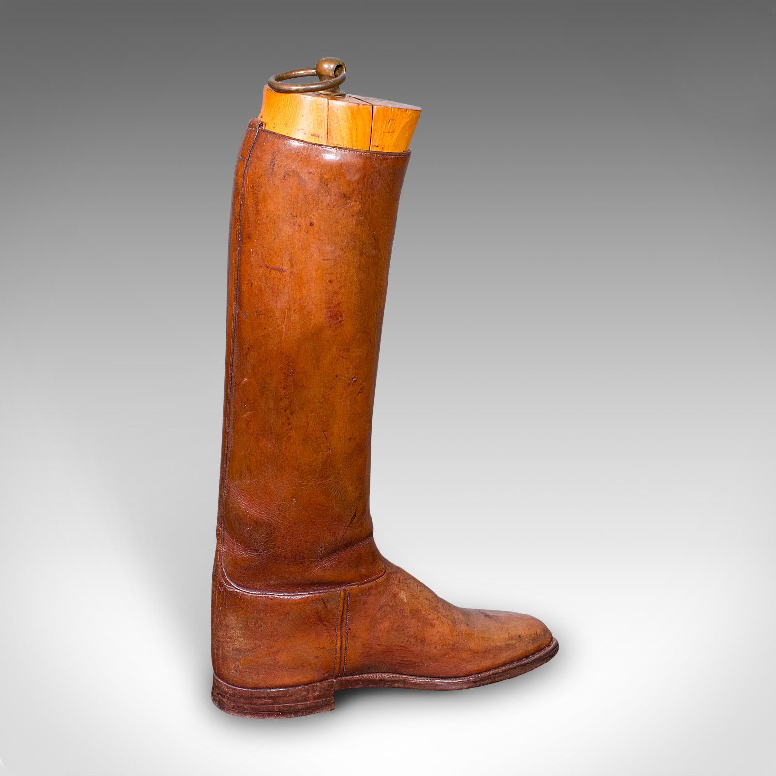 XX secolo Espositore antico per calzolaio, inglese, in pelle, set di stringi-stivali, edoardiano in vendita