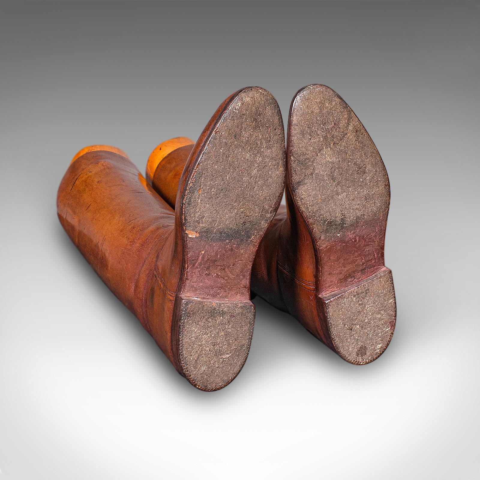 Pelle Espositore antico per calzolaio, inglese, in pelle, set di stringi-stivali, edoardiano in vendita