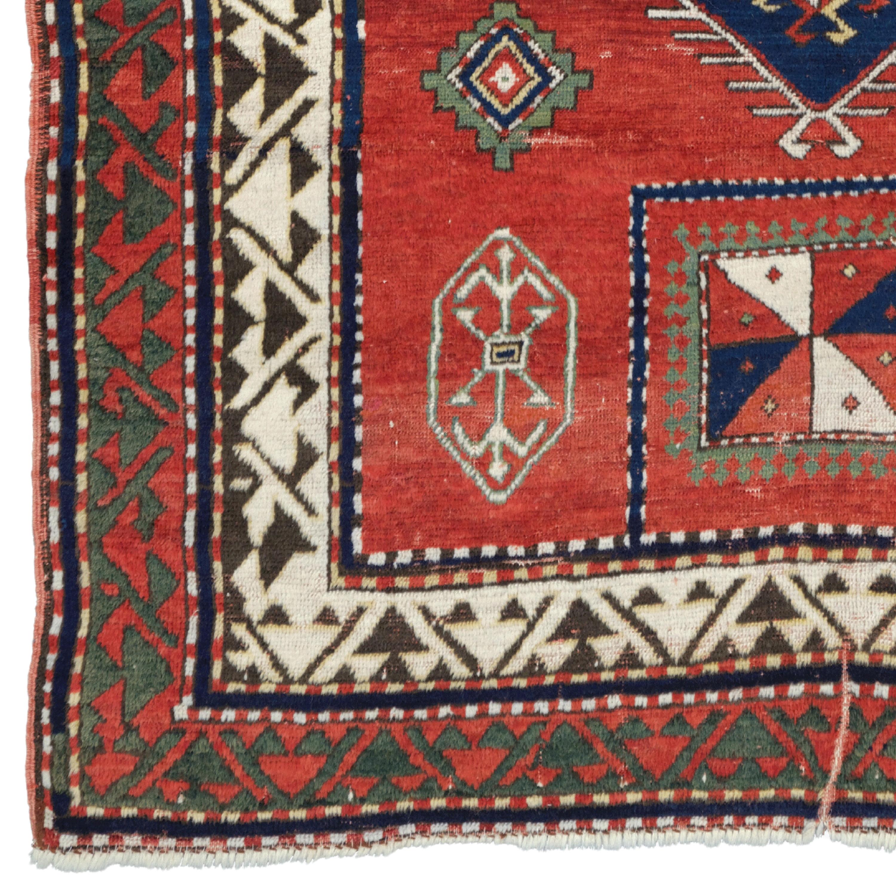 19th Century Caucasian Bordjalou Rug
Size: 140x194 cm

This impressive mid-19th century Bordjalou Tapestry is a masterpiece reflecting the elegant and sophisticated craftsmanship of a historic period.

Rich Patterns: The carpet is decorated with