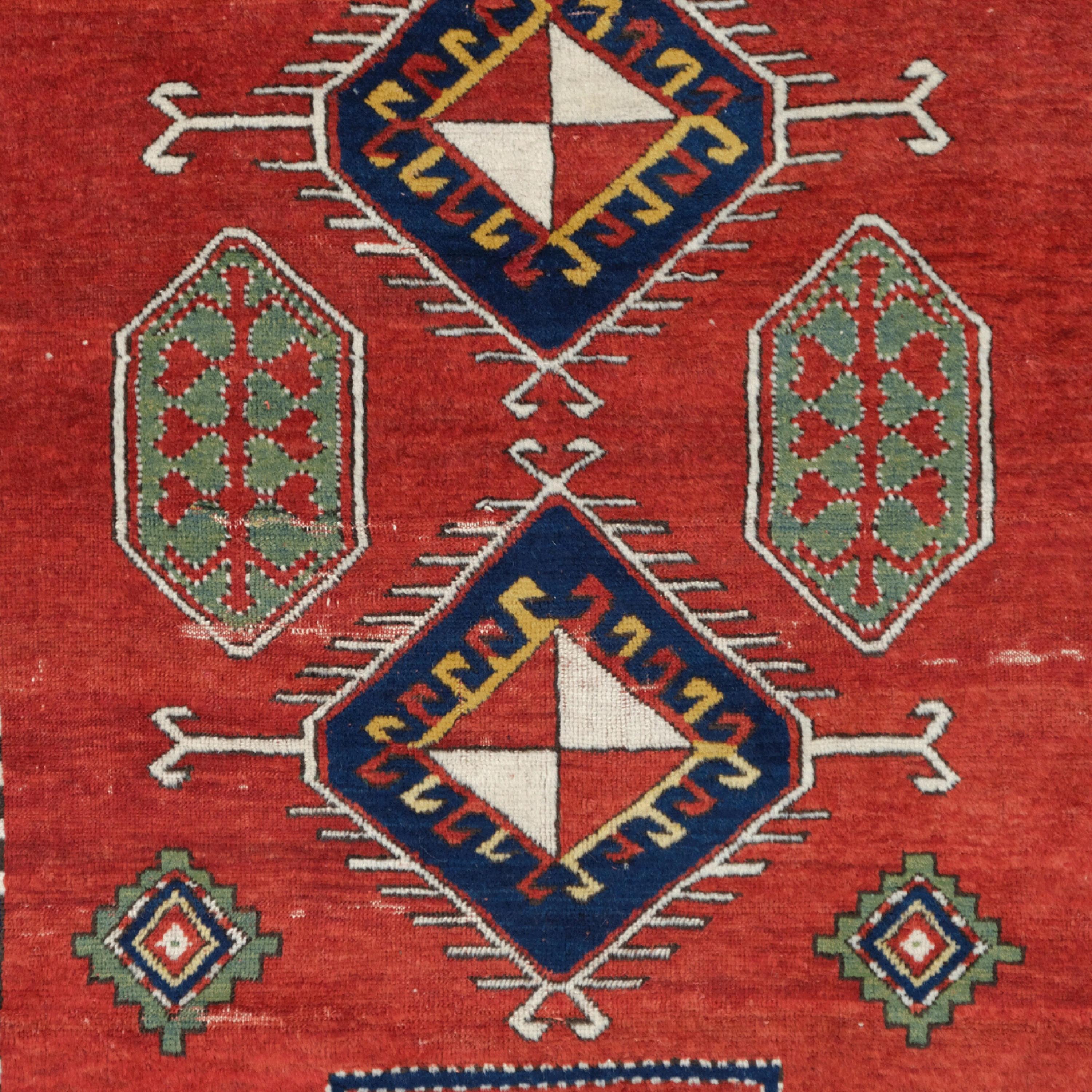 Antique Bordjalou Prayer Rug - 19th Century Caucasian Bordjalou Rug, Antique Rug In Good Condition For Sale In Sultanahmet, 34