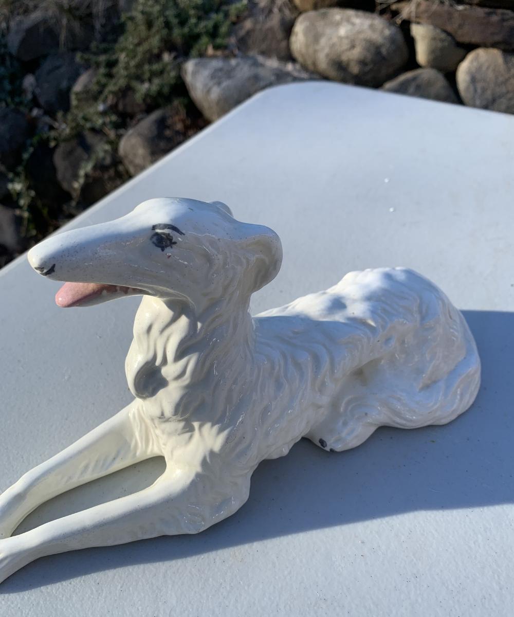 Antica statuetta di cane Borzoi in porcellana o ceramica in vendita 3