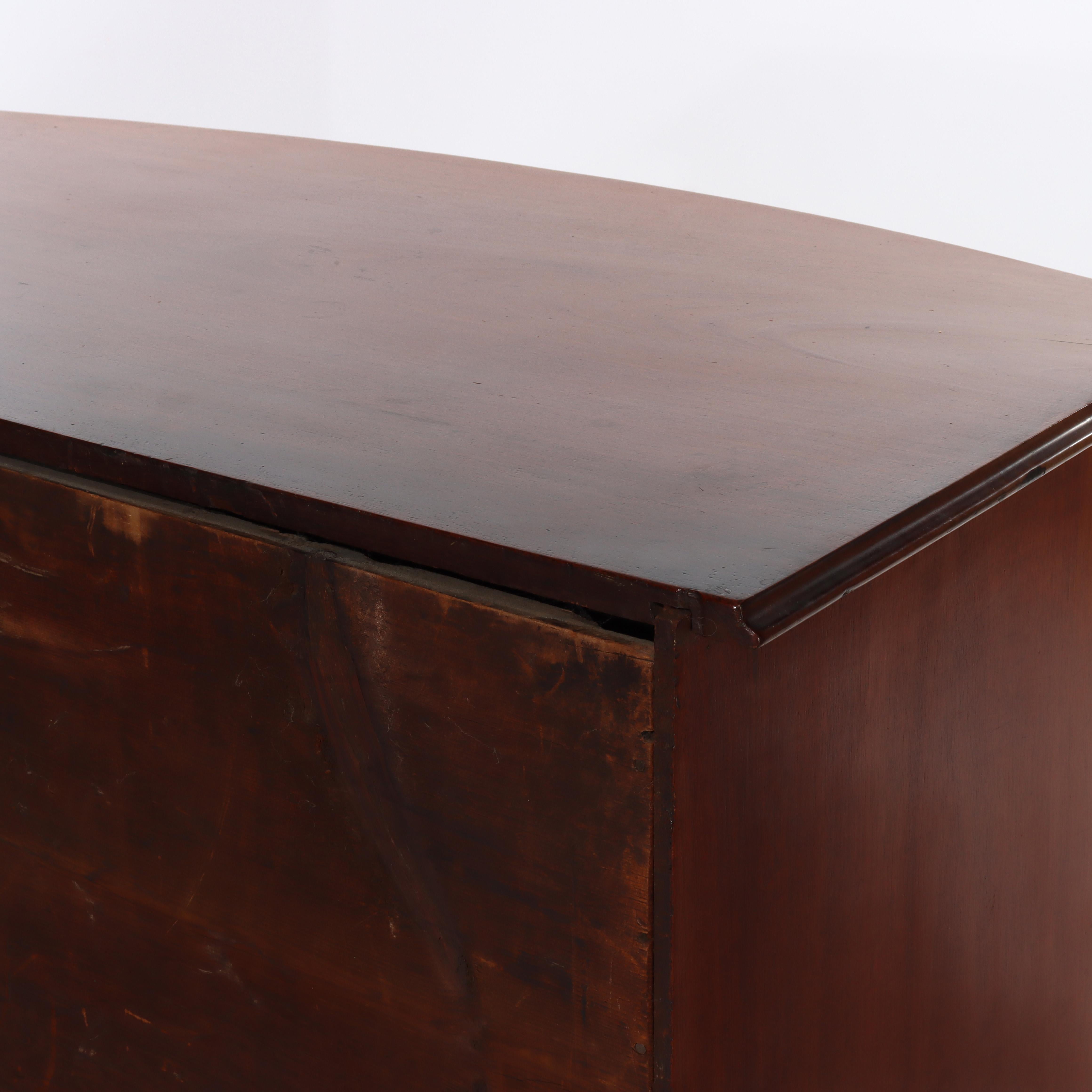 Antico cassettone Boston Chippendale in mogano a 4 cassetti con fronte ad arco del 1800 ca. in vendita 6