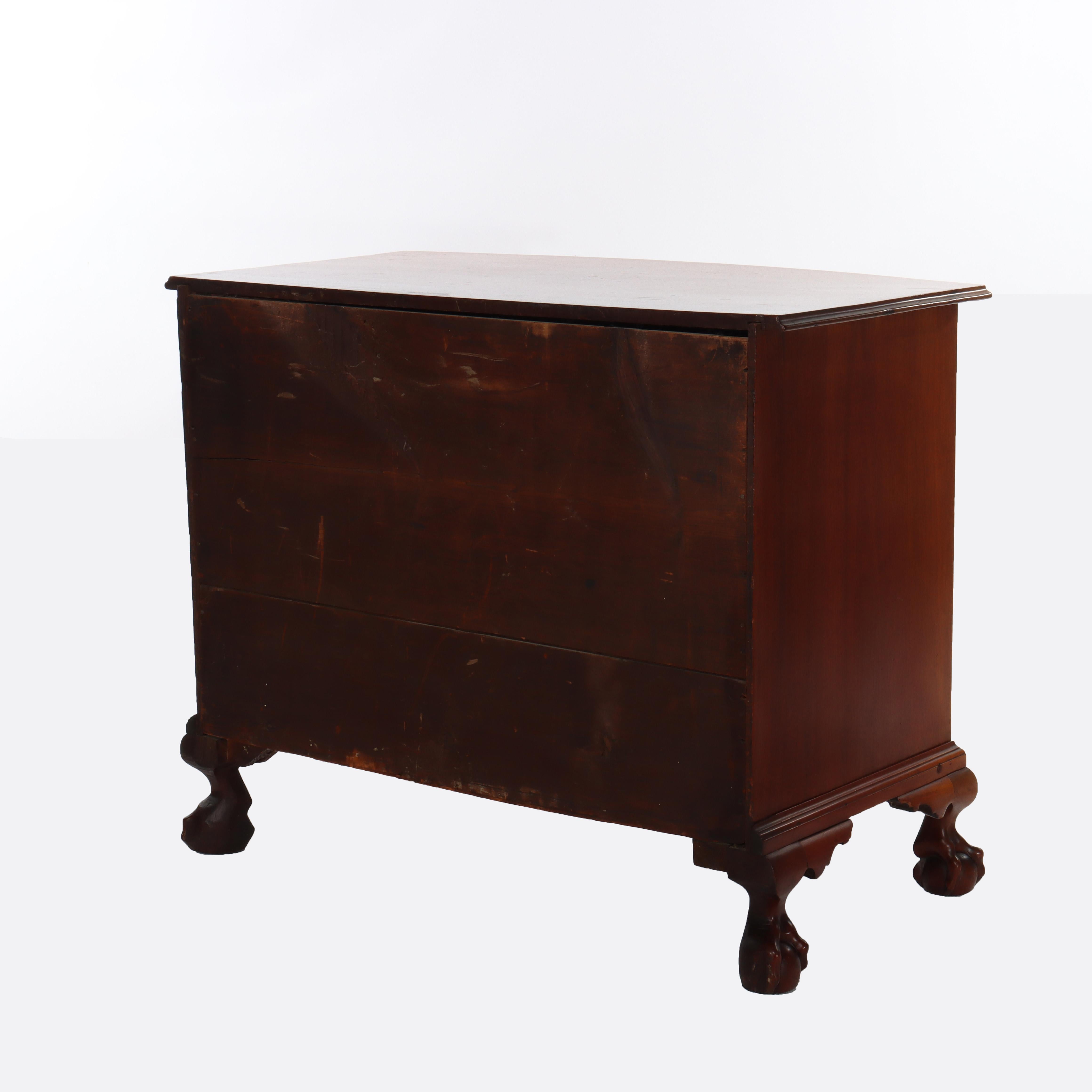 Antico cassettone Boston Chippendale in mogano a 4 cassetti con fronte ad arco del 1800 ca. in vendita 7