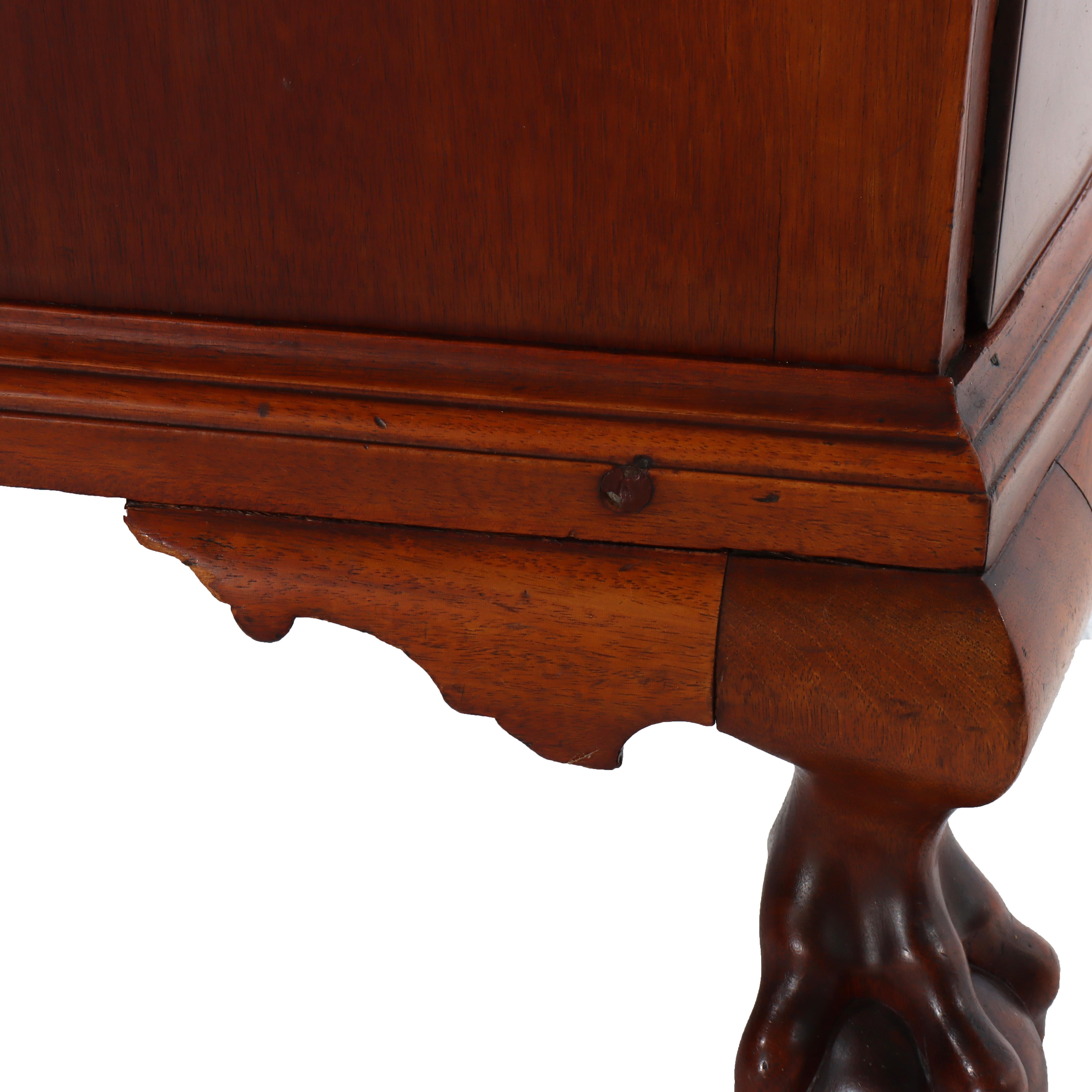 Antico cassettone Boston Chippendale in mogano a 4 cassetti con fronte ad arco del 1800 ca. in vendita 8