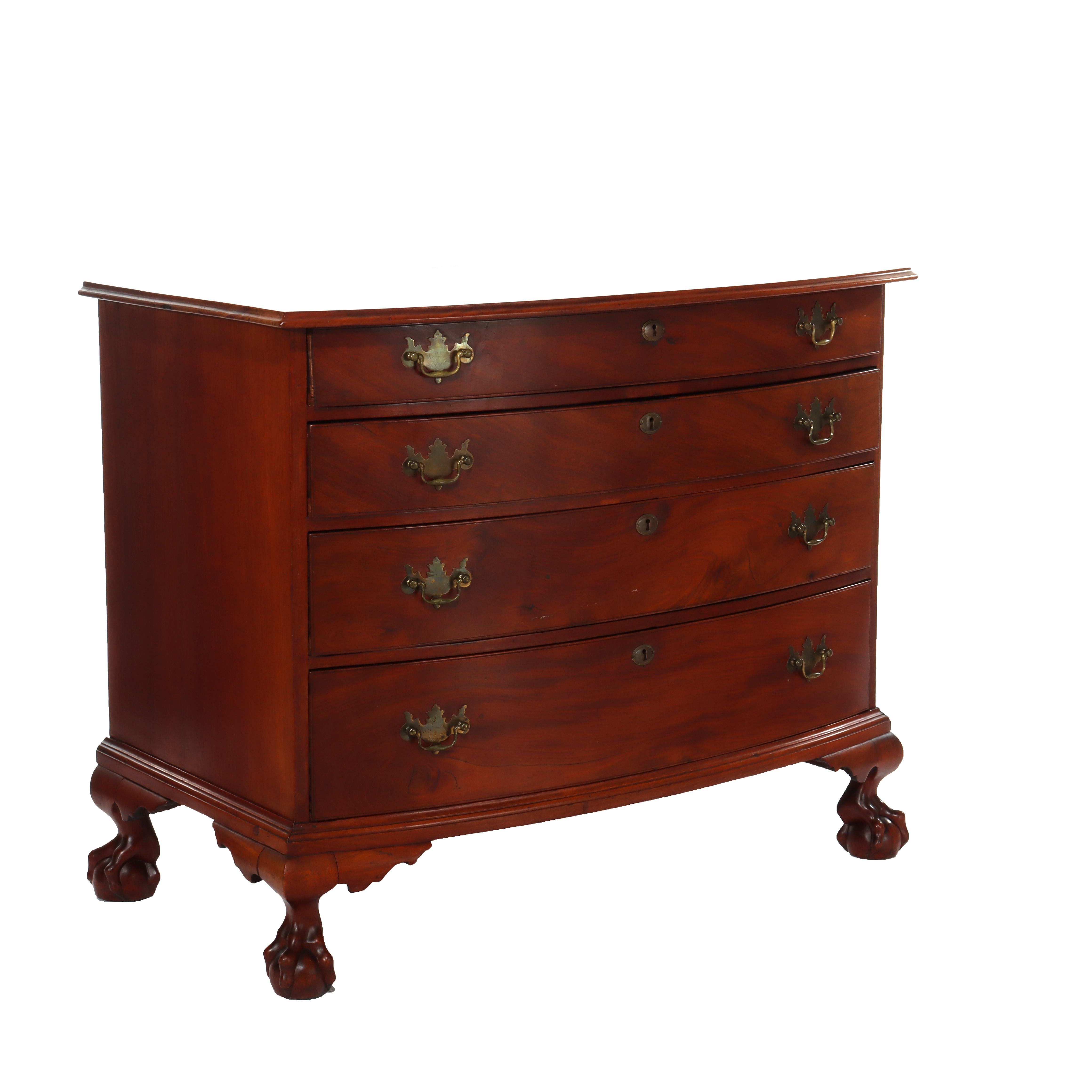 Mogano Antico cassettone Boston Chippendale in mogano a 4 cassetti con fronte ad arco del 1800 ca. in vendita