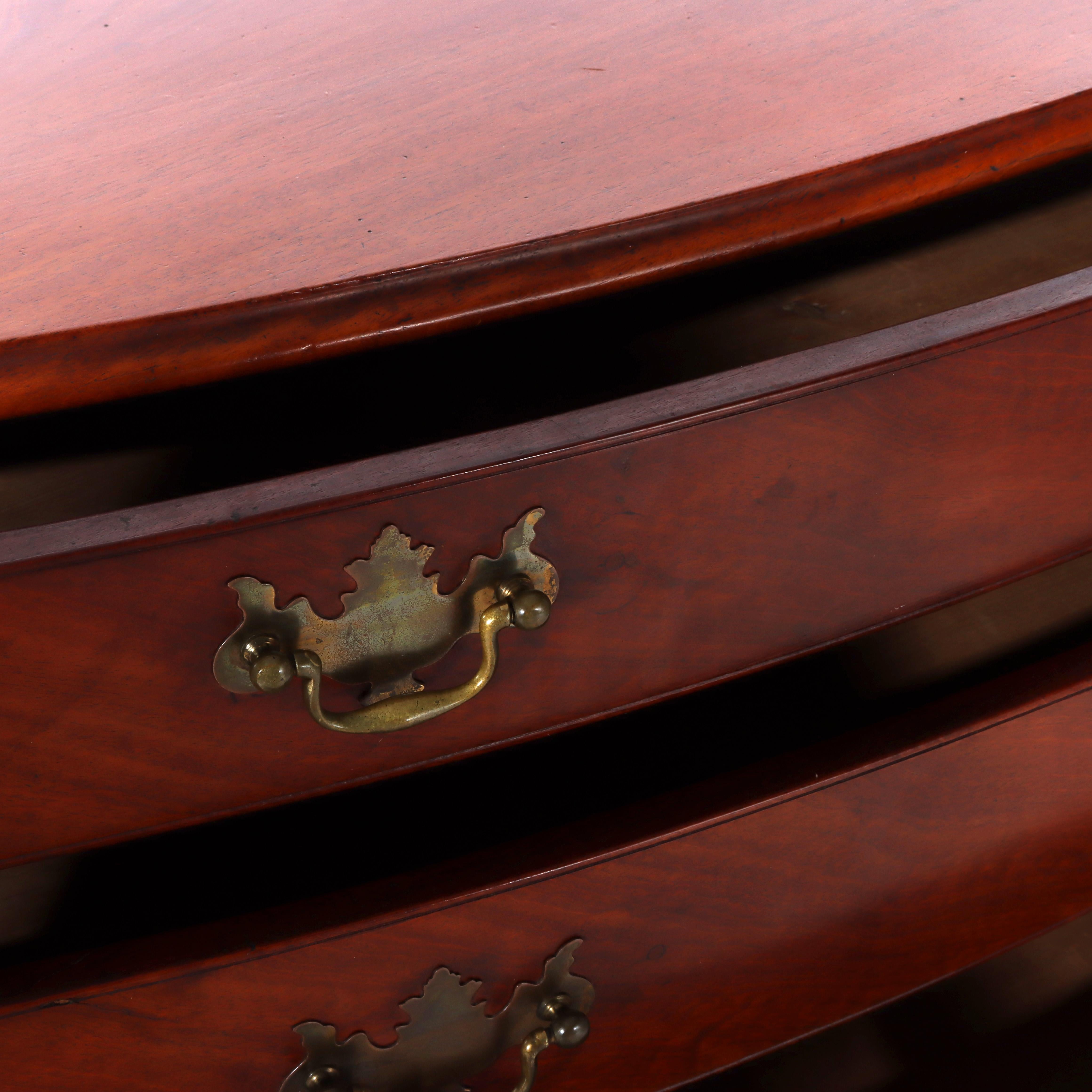 Antico cassettone Boston Chippendale in mogano a 4 cassetti con fronte ad arco del 1800 ca. in vendita 2