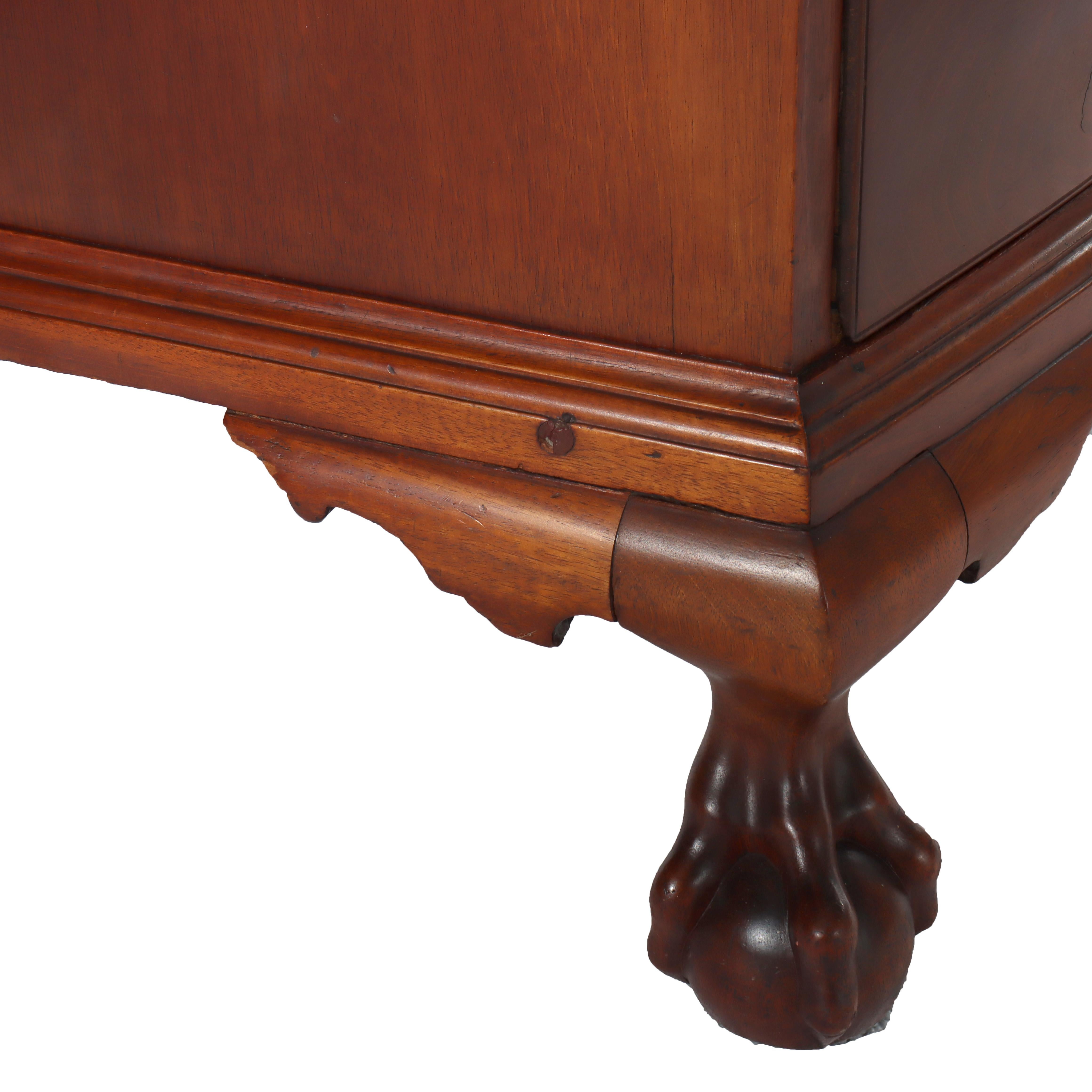 Antico cassettone Boston Chippendale in mogano a 4 cassetti con fronte ad arco del 1800 ca. in vendita 4