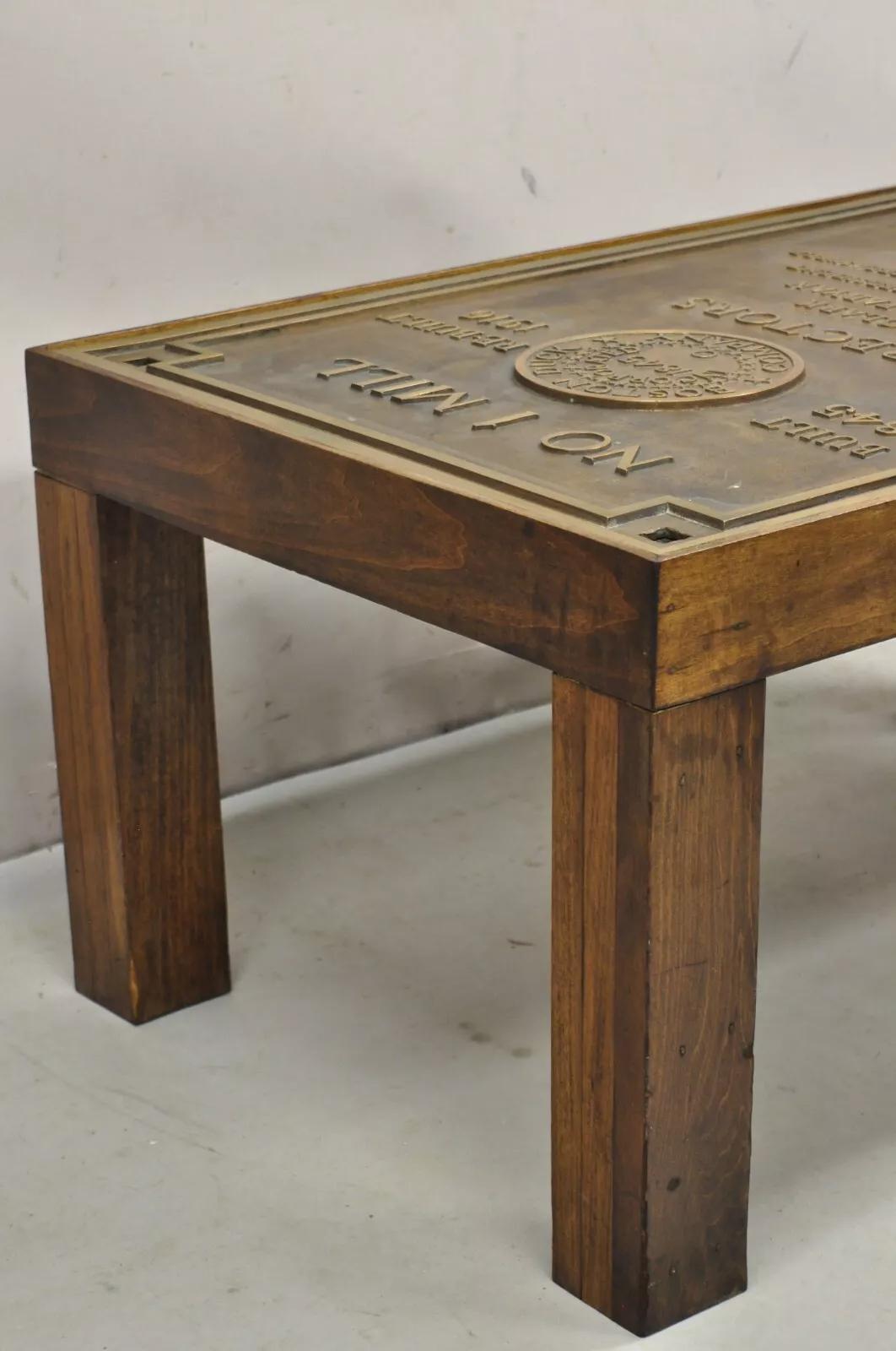 Table basse ancienne Boston Duck Company (1845) avec grande plaque en bronze personnalisée en vente 1