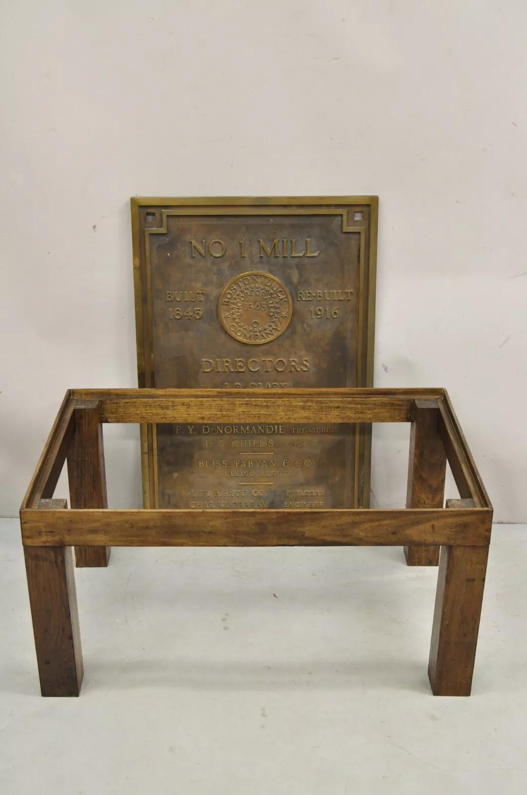 Table basse ancienne Boston Duck Company (1845) avec grande plaque en bronze personnalisée en vente 2