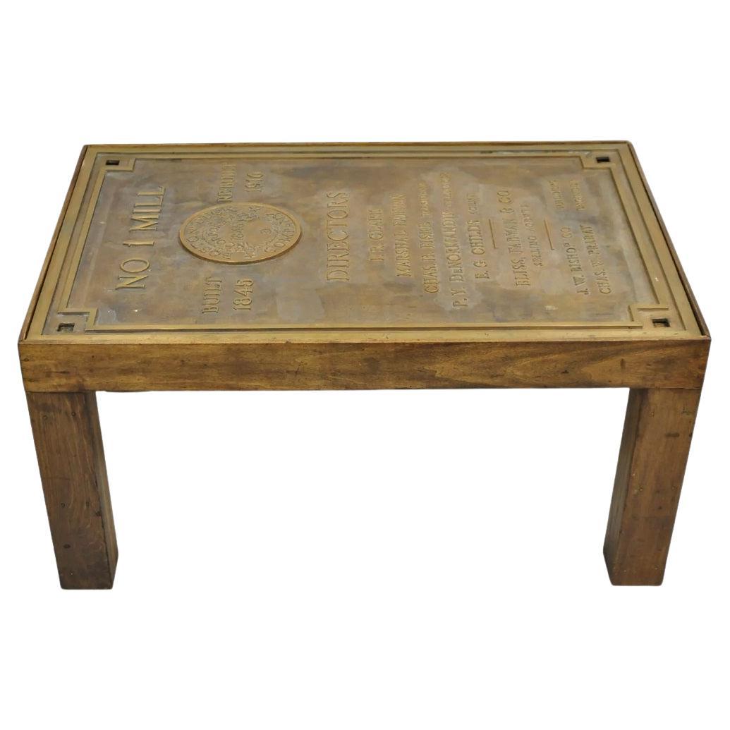 Table basse ancienne Boston Duck Company (1845) avec grande plaque en bronze personnalisée en vente
