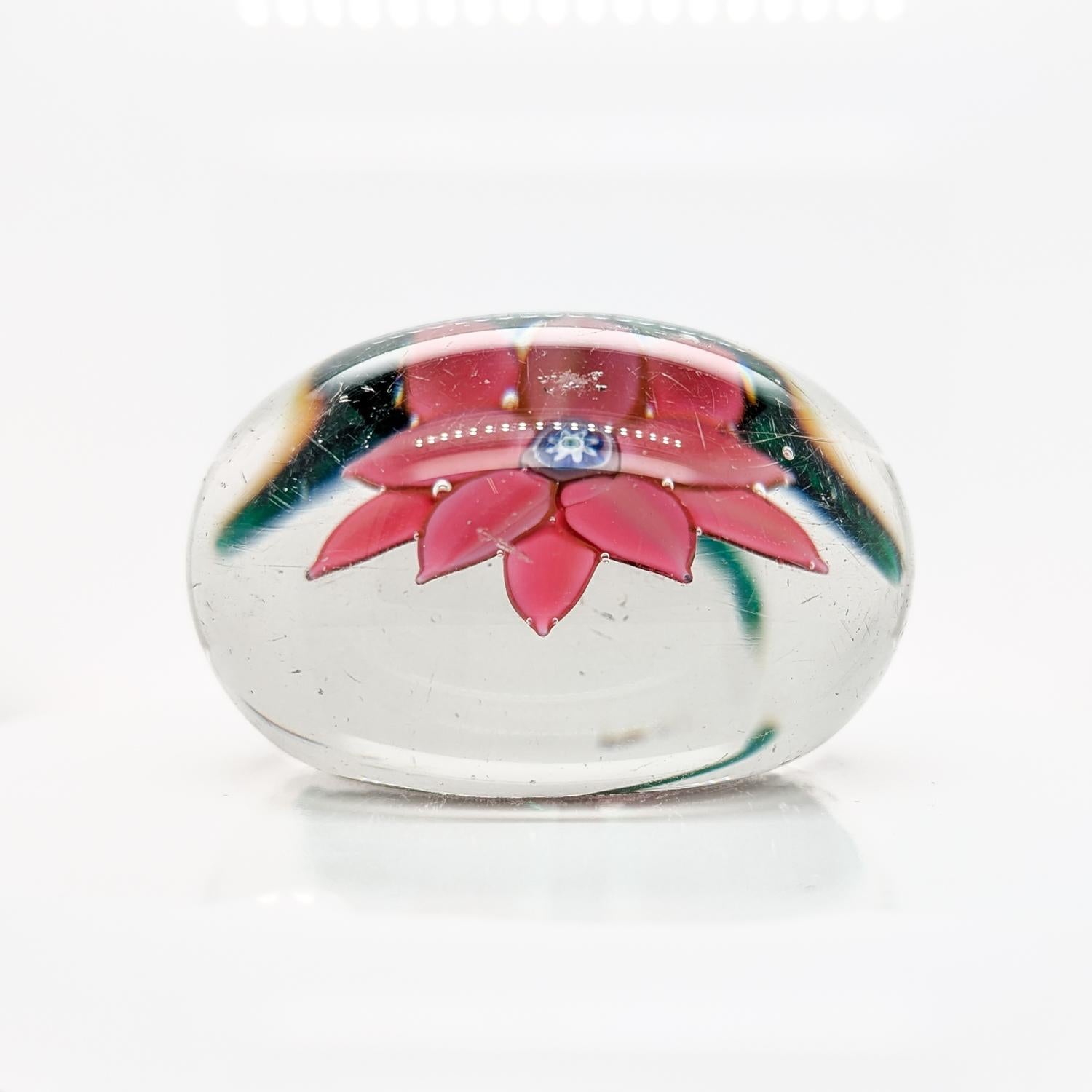 Pisapapeles de cristal antiguo Boston & Sandwich Poinsettia rosa en Bastante bueno estado para la venta en Philadelphia, PA