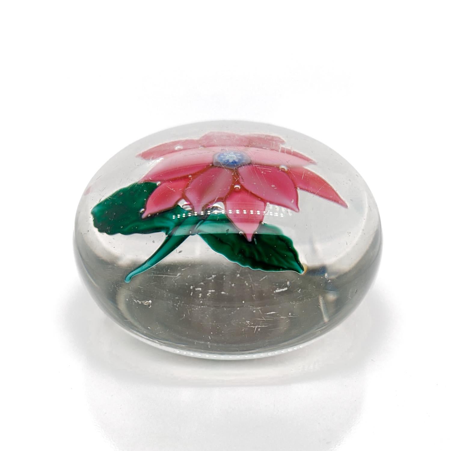 Pisapapeles de cristal antiguo Boston & Sandwich Poinsettia rosa en venta 2