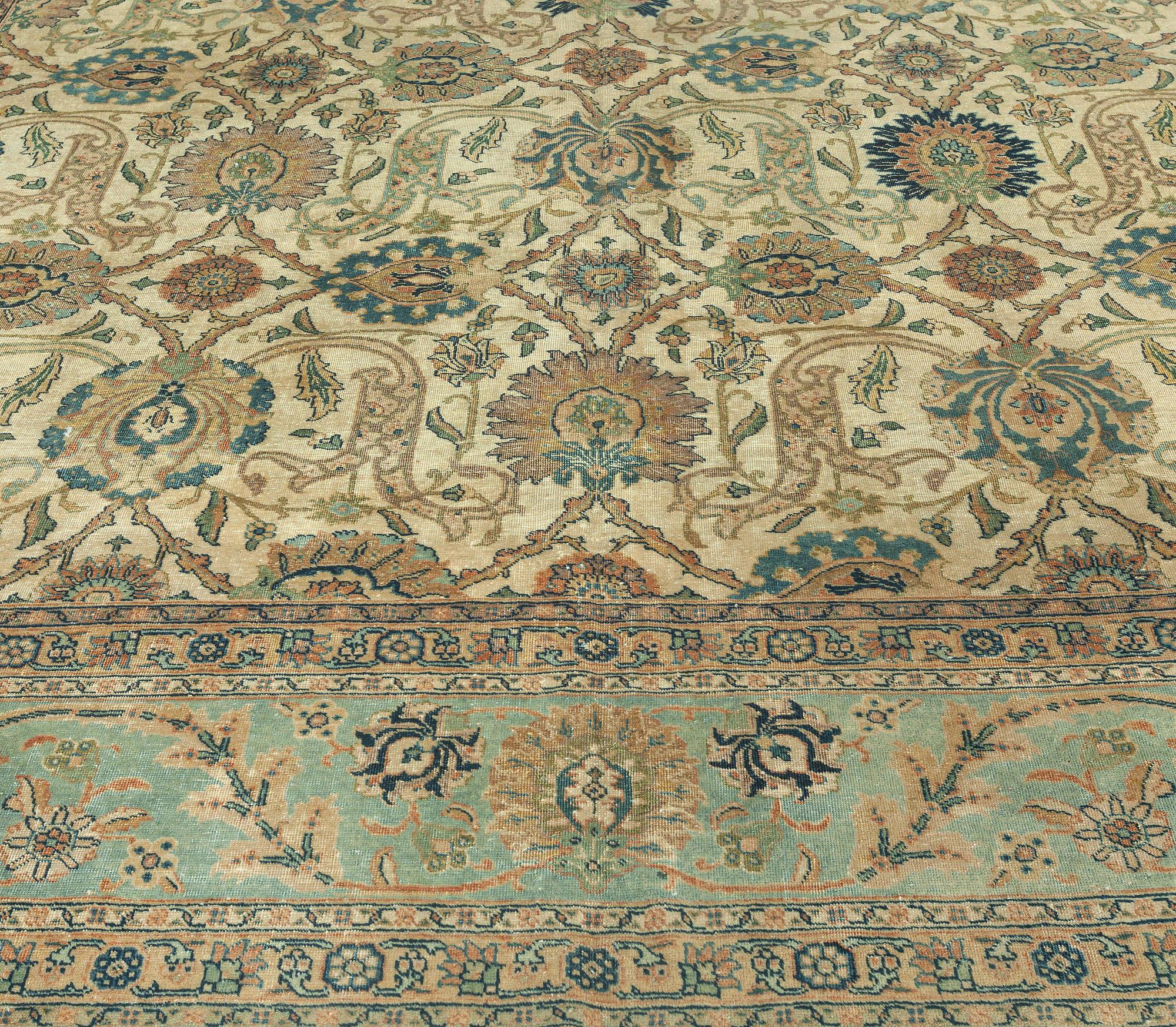 Noué à la main Tapis persan Tabriz ancien en laine fait à la main Doris Leslie Blau en vente