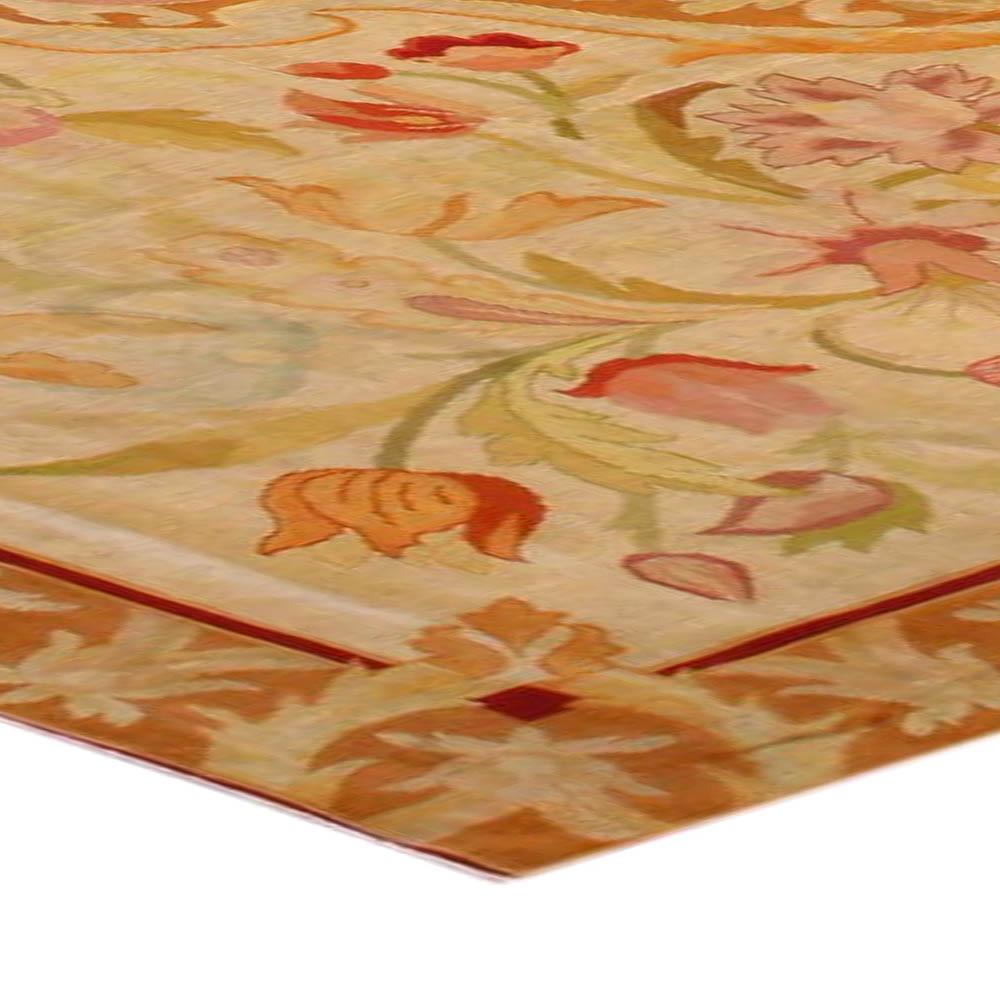 Antiker botanischer orangefarbener Nadelspitze-Teppich im Angebot 1
