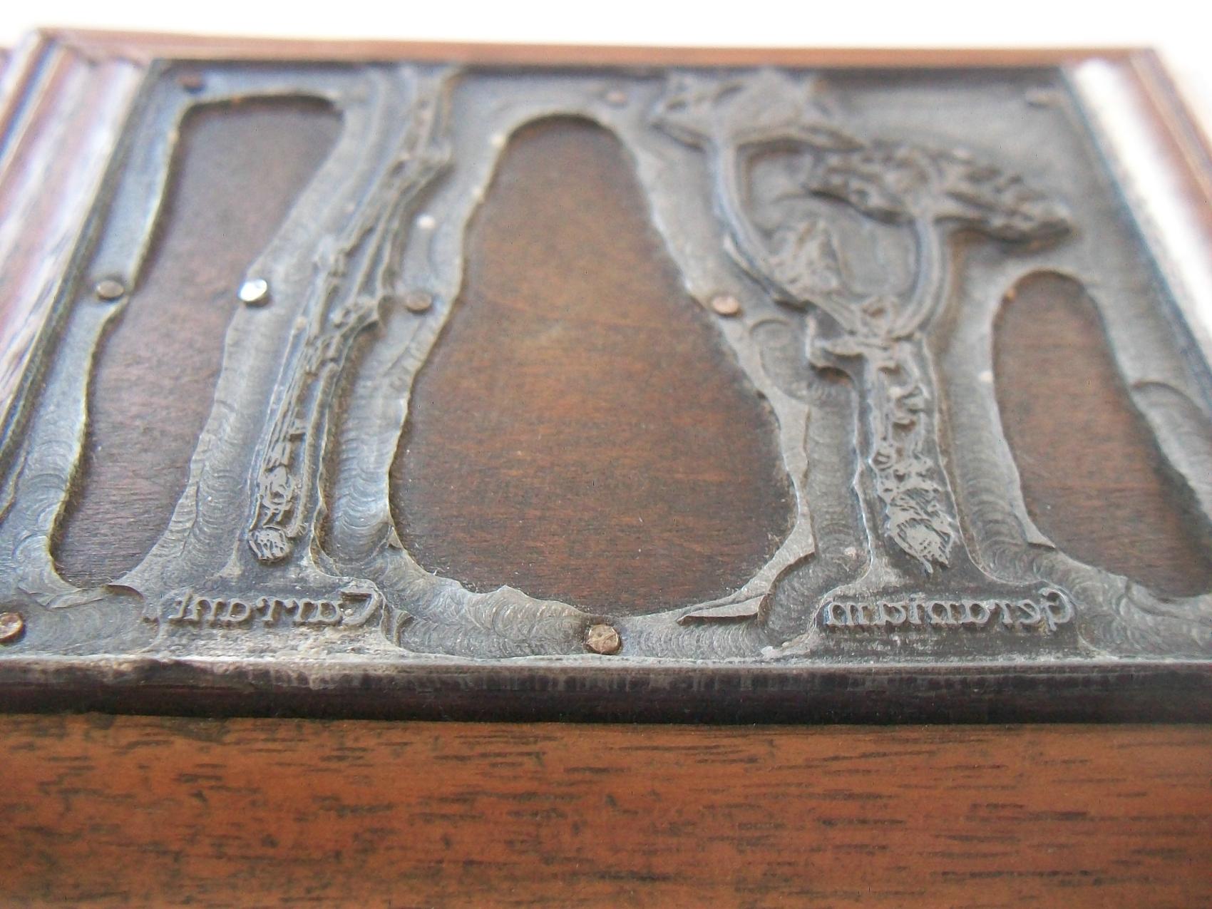 Antiker botanischer Buchdruck-/Gravurteller, Rahmen aus Nussbaumholz, 19. Jahrhundert im Angebot 5