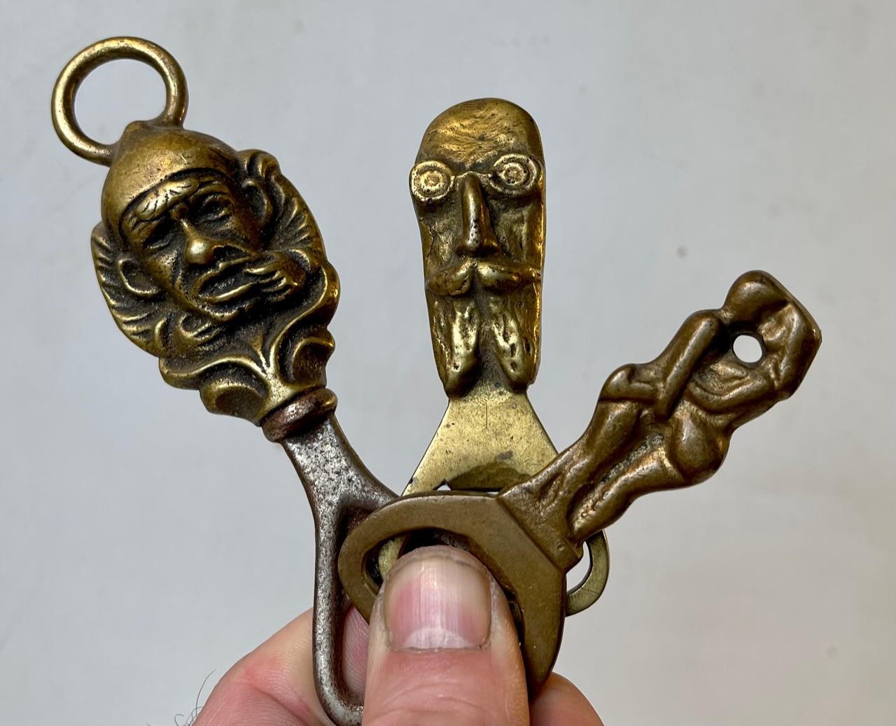 Characterfull lot of 3 bottle openers. One of an elderly man with glasses, one with a court jester and one with an erotic depiction. Measurements: H: 12, 8.5, 8,5 cm.