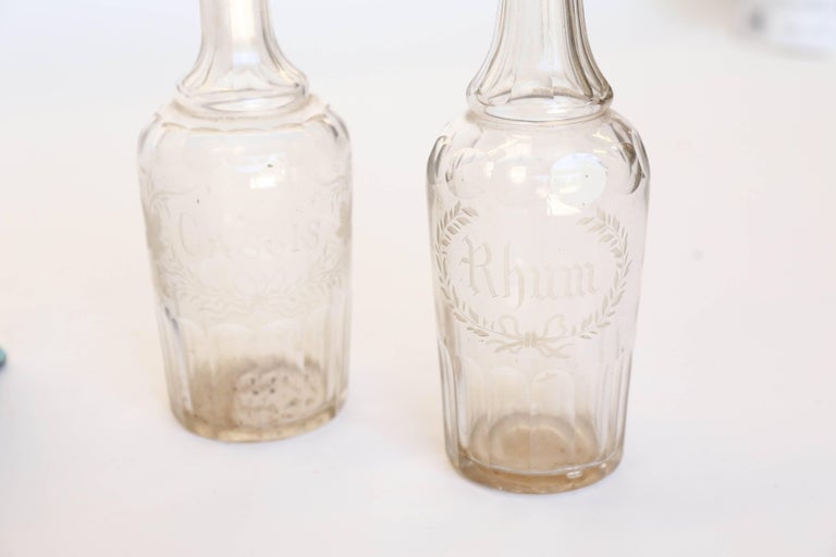 Antique Bottle Holder with Bottles In Good Condition For Sale In Houston, TX