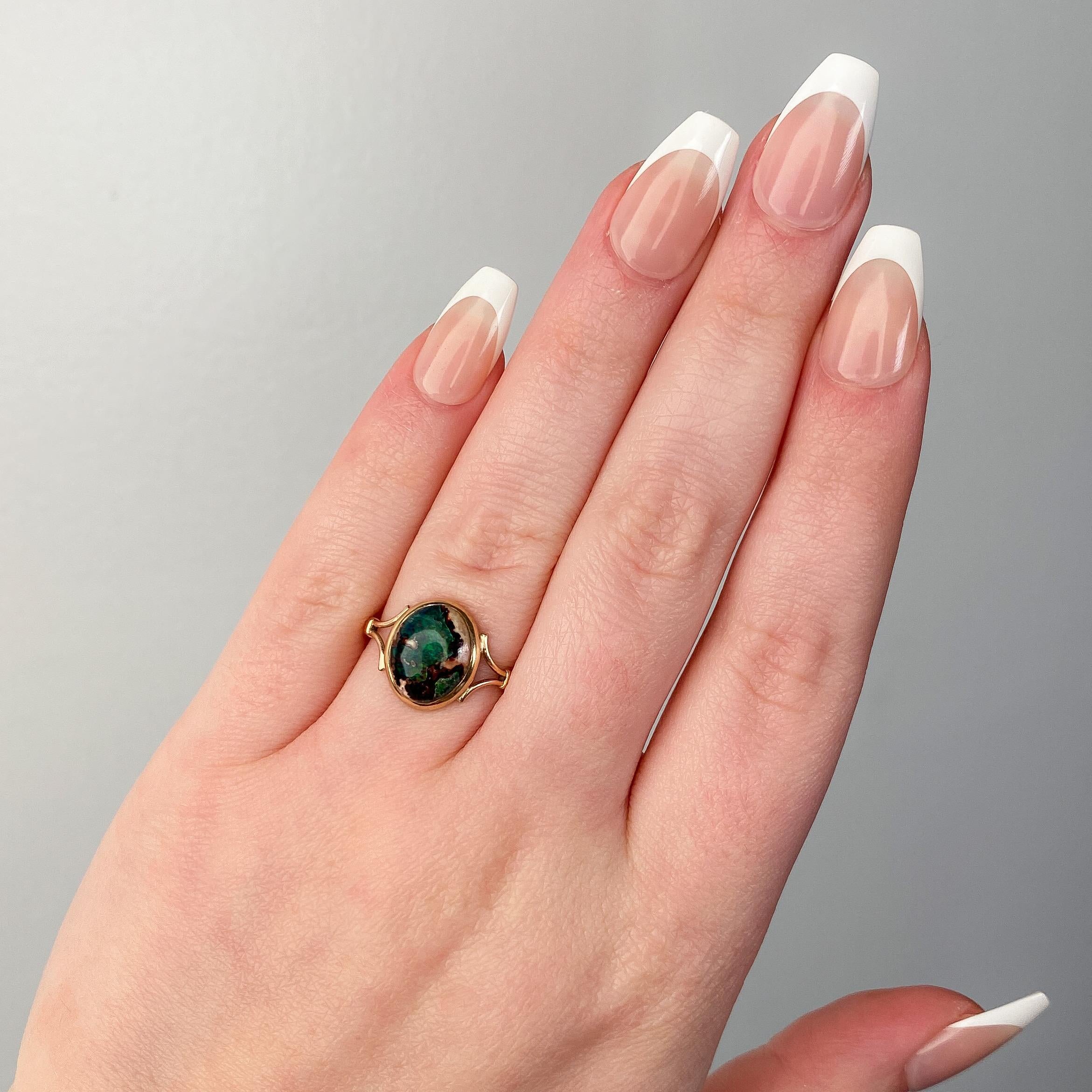 Antique Boulder Opal Ring of 18k Gold In Good Condition For Sale In Lewisburg, PA