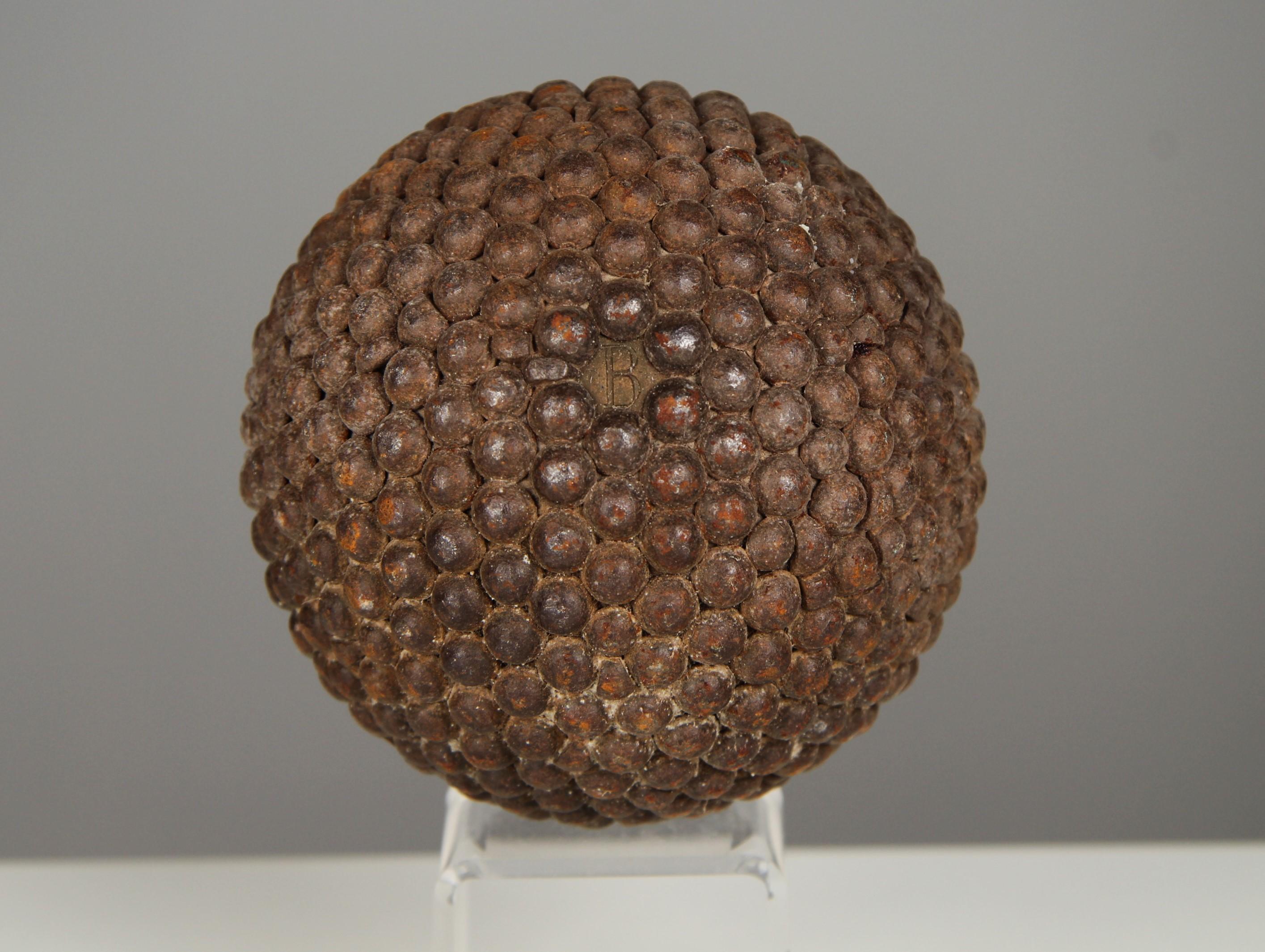 Belle boule unique, France, fin du 19e siècle.

Au XIXe siècle, la fabrication des boules de pétanque a connu un développement important en France à mesure que le jeu de boules, notamment la variante pétanque, gagnait en popularité. La fabrication