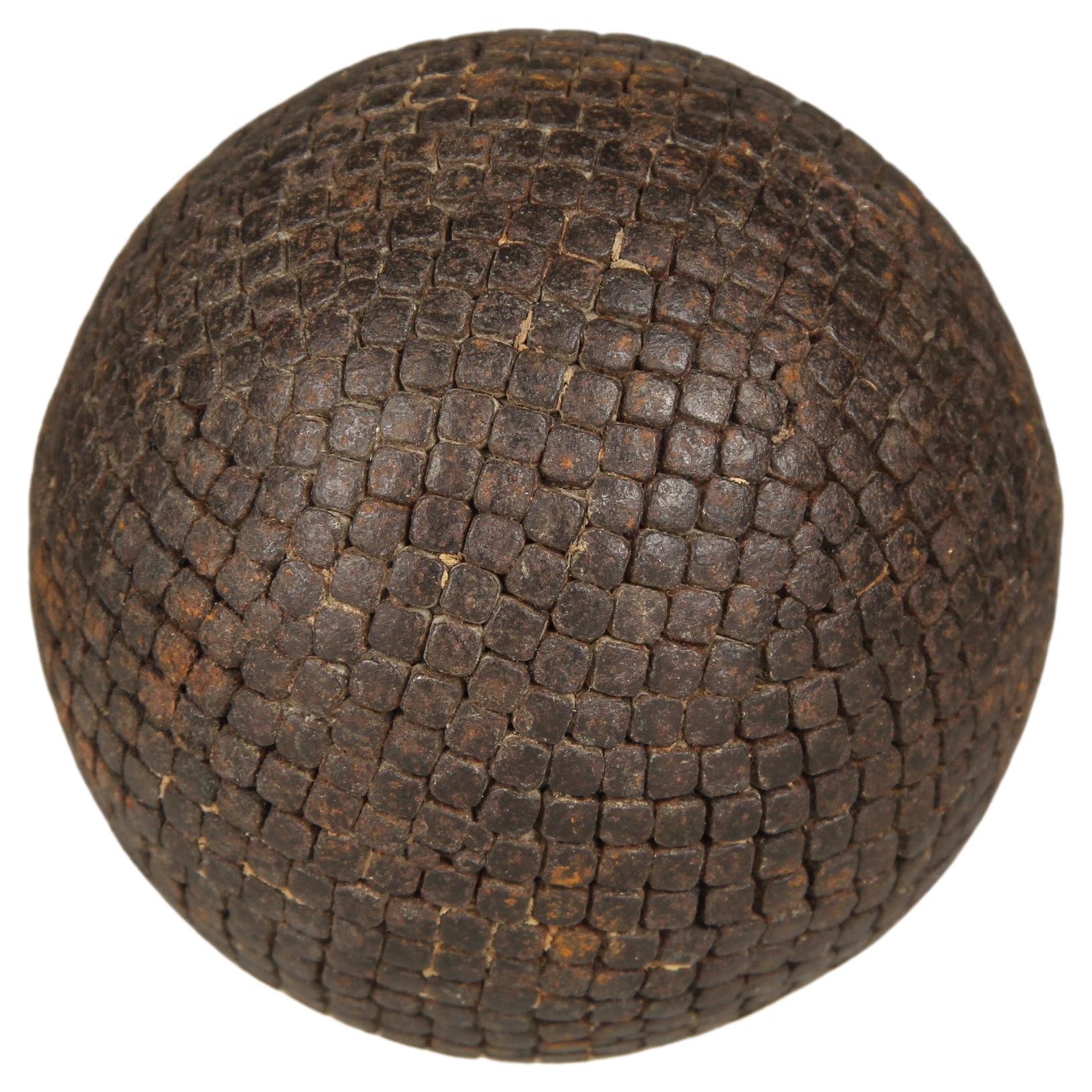 Preciosa y única bola Boule, Francia, finales del siglo XIX.

En el siglo XIX, la fabricación de bolas de petanca experimentó un importante desarrollo en Francia, a medida que el juego de la petanca, en particular su variante petanca, ganaba en