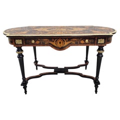 Escritorio antiguo de estilo Boulle con incrustaciones de latón con montura de ormolu y ebonizado