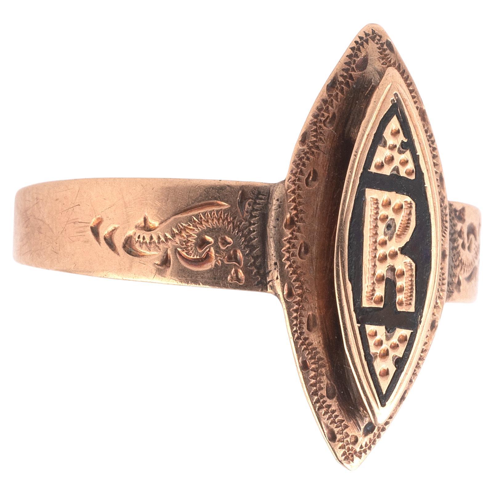An incredibly rare southern Italian Bourbon-era fede ring circa 1790, from what was formerly known as The Kingdom of the Two Sicilies (which later became Italy). Jewels from this region and period are quite scarce. This ring is crafted in gold and