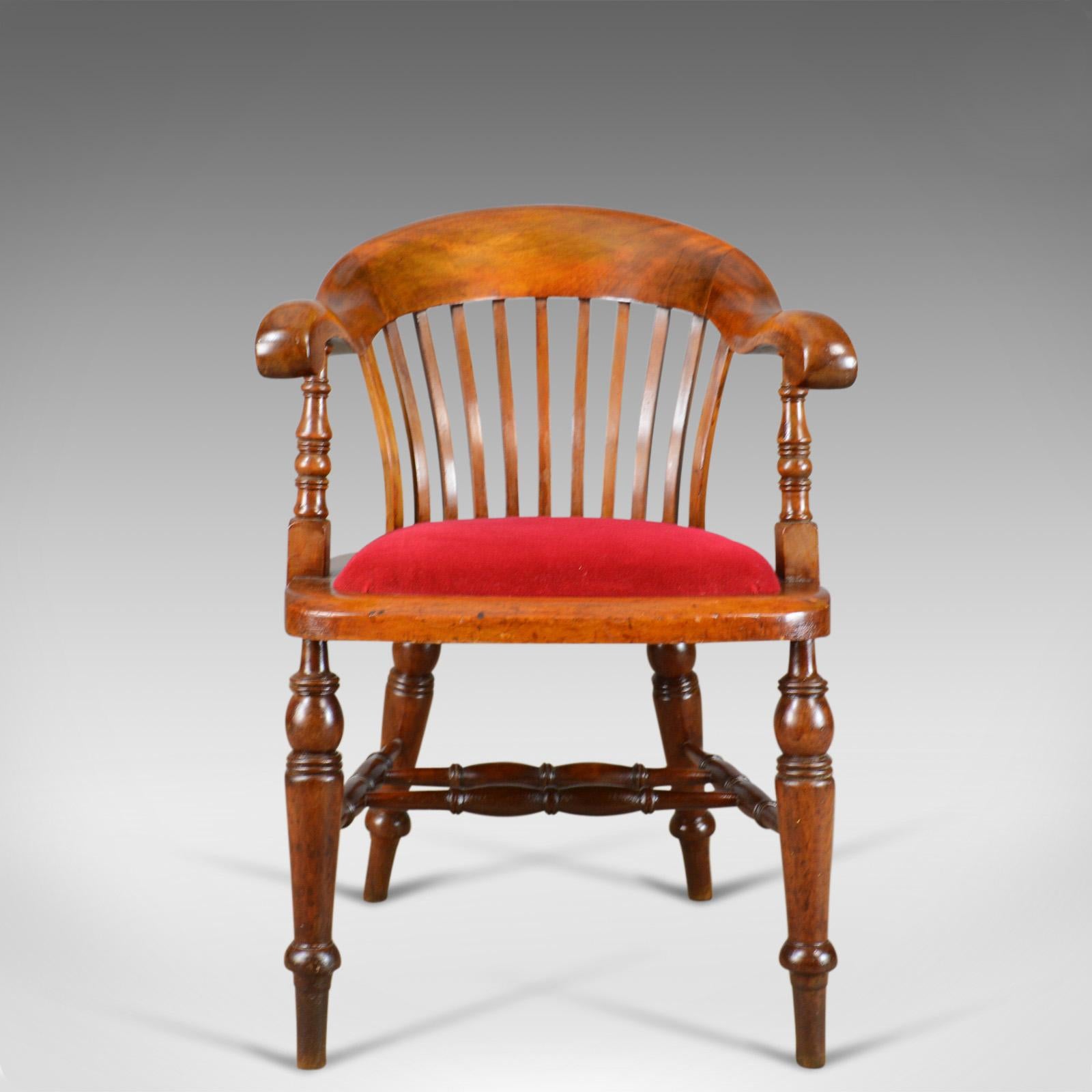 This is an antique bow-back armchair, an English, High Wycombe, mahogany, 'smokers', or 'captains', chair by R. Tyzack and dating to the reign of George V in the early 20th century, circa 1910.

A superior quality bow back armchair
Grain interest