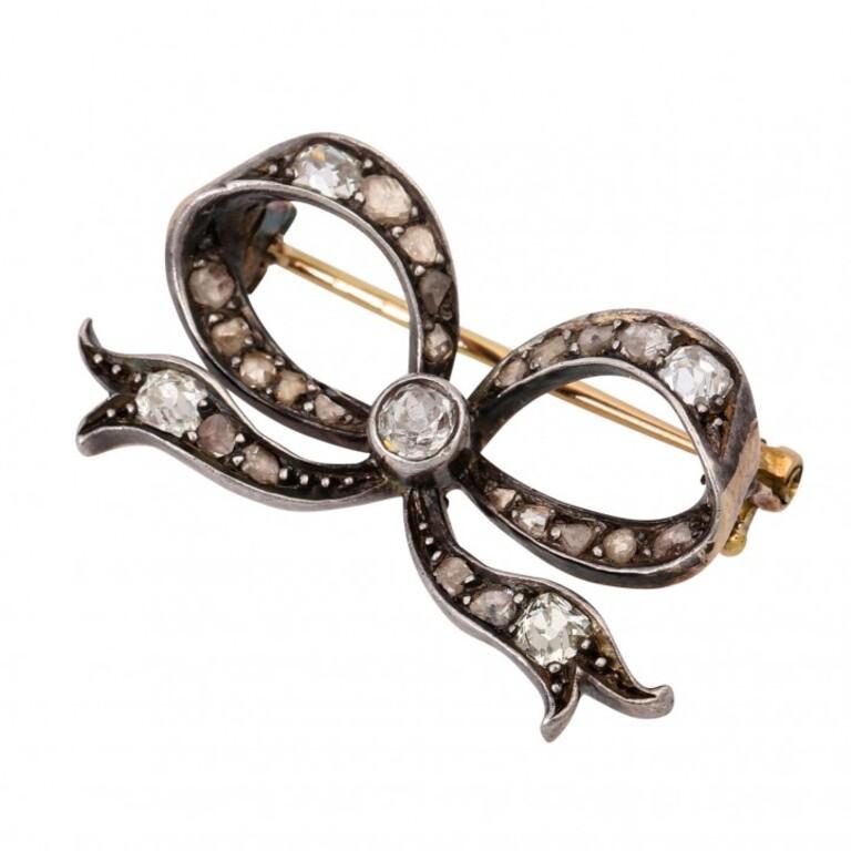 Antique Bow Brooch with Diamonds Total Approx. 0.75 Ct, Lgw-Gw 'I-L'/SI In Fair Condition For Sale In Stuttgart, BW