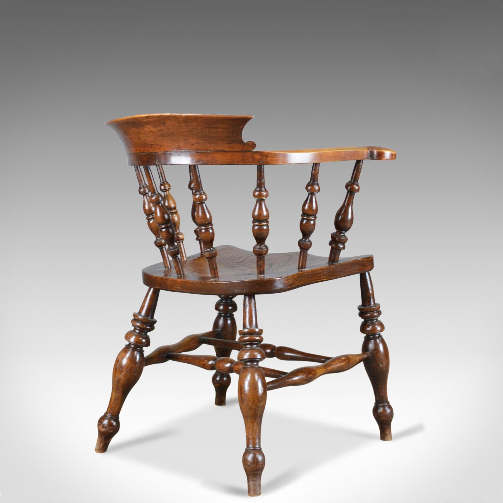 Antiker Bow Chair:: Smokers Captains Englisch Viktorianisch Ulme Windsor:: um 1870 im Zustand „Gut“ im Angebot in Hele, Devon, GB