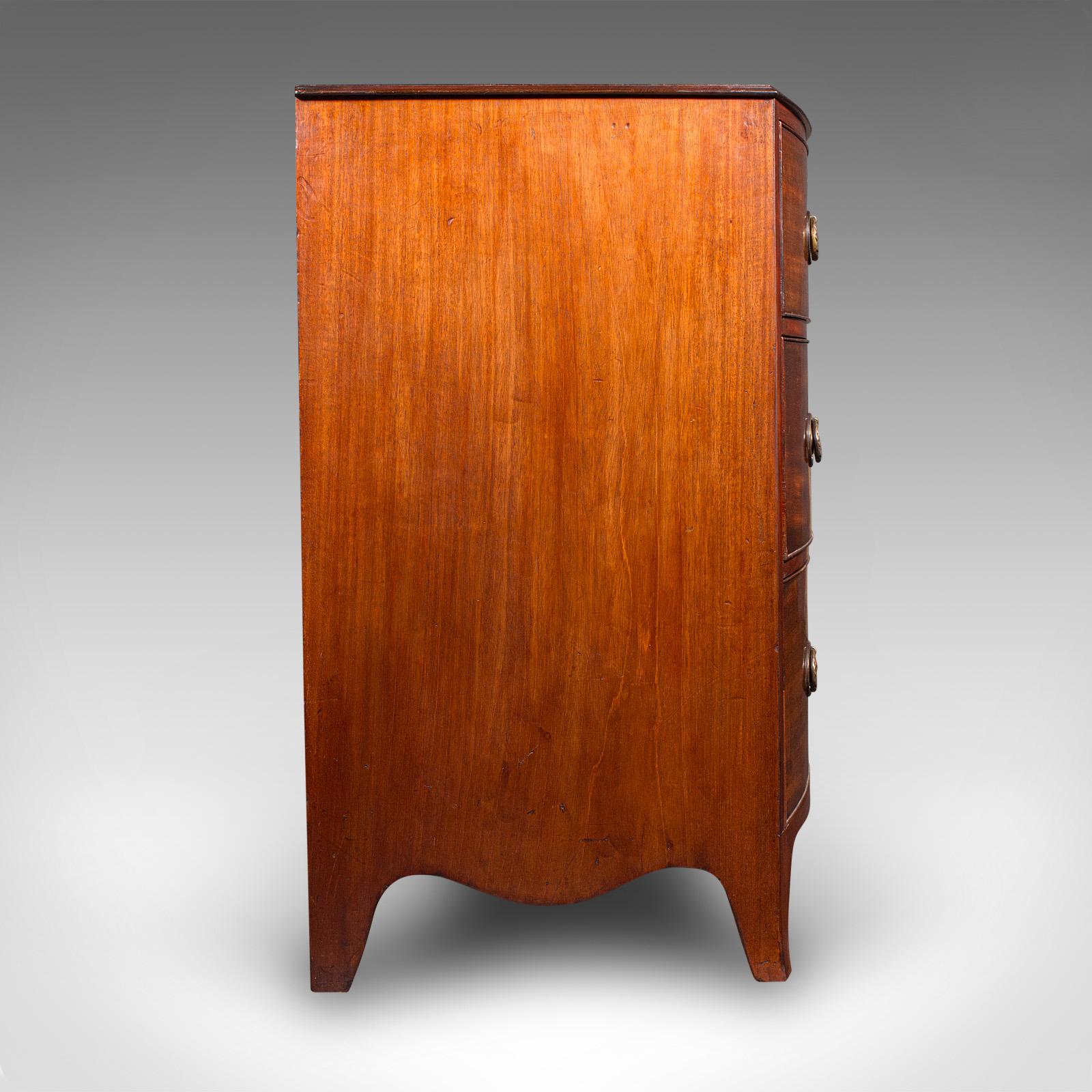 Antique Bow Front Chest of Drawers, English, Bachelors, Bedroom, Georgian, 1790 In Good Condition In Hele, Devon, GB