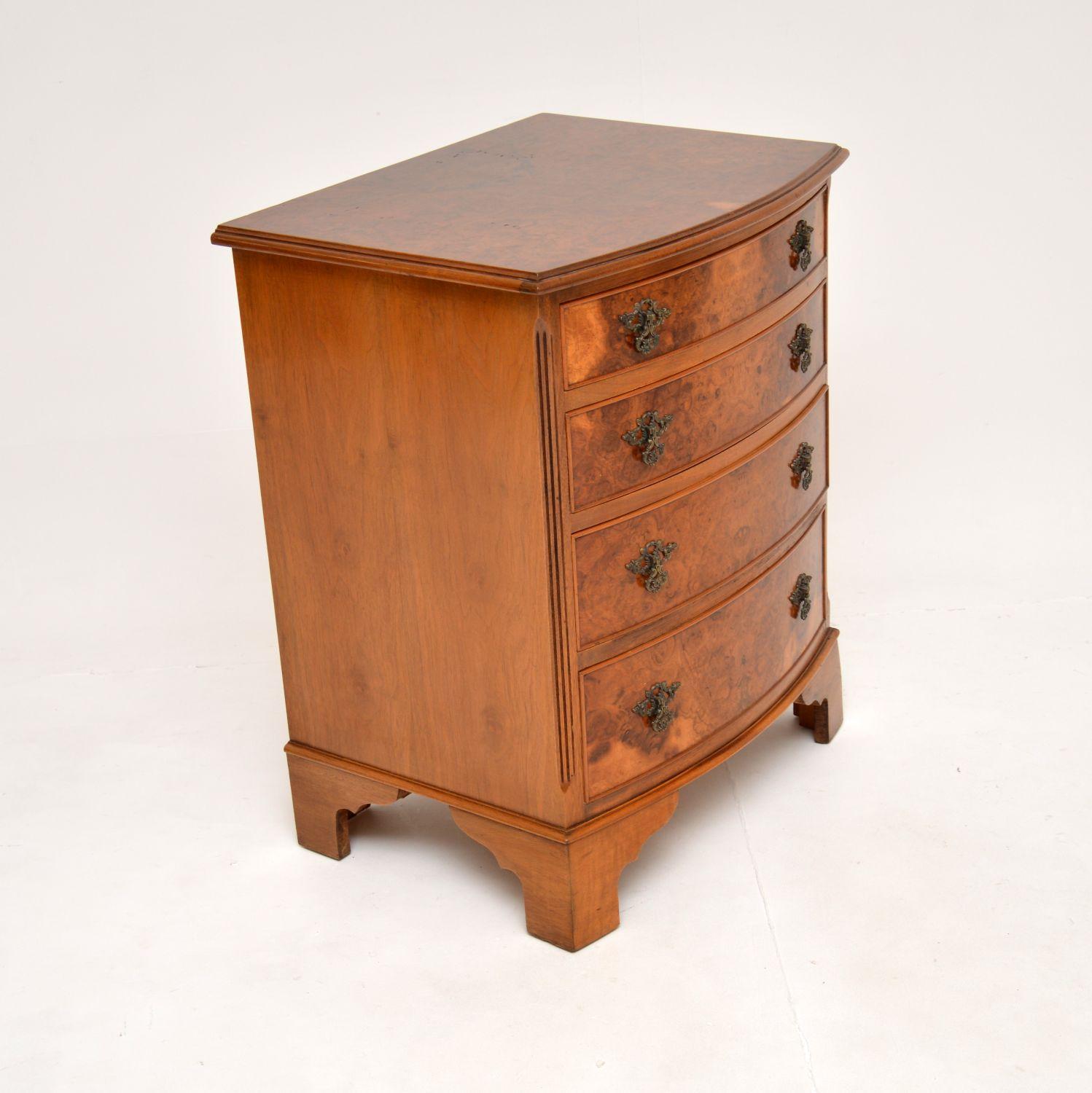 Georgian Antique Bow Front Chest of Drawers in Burr Walnut
