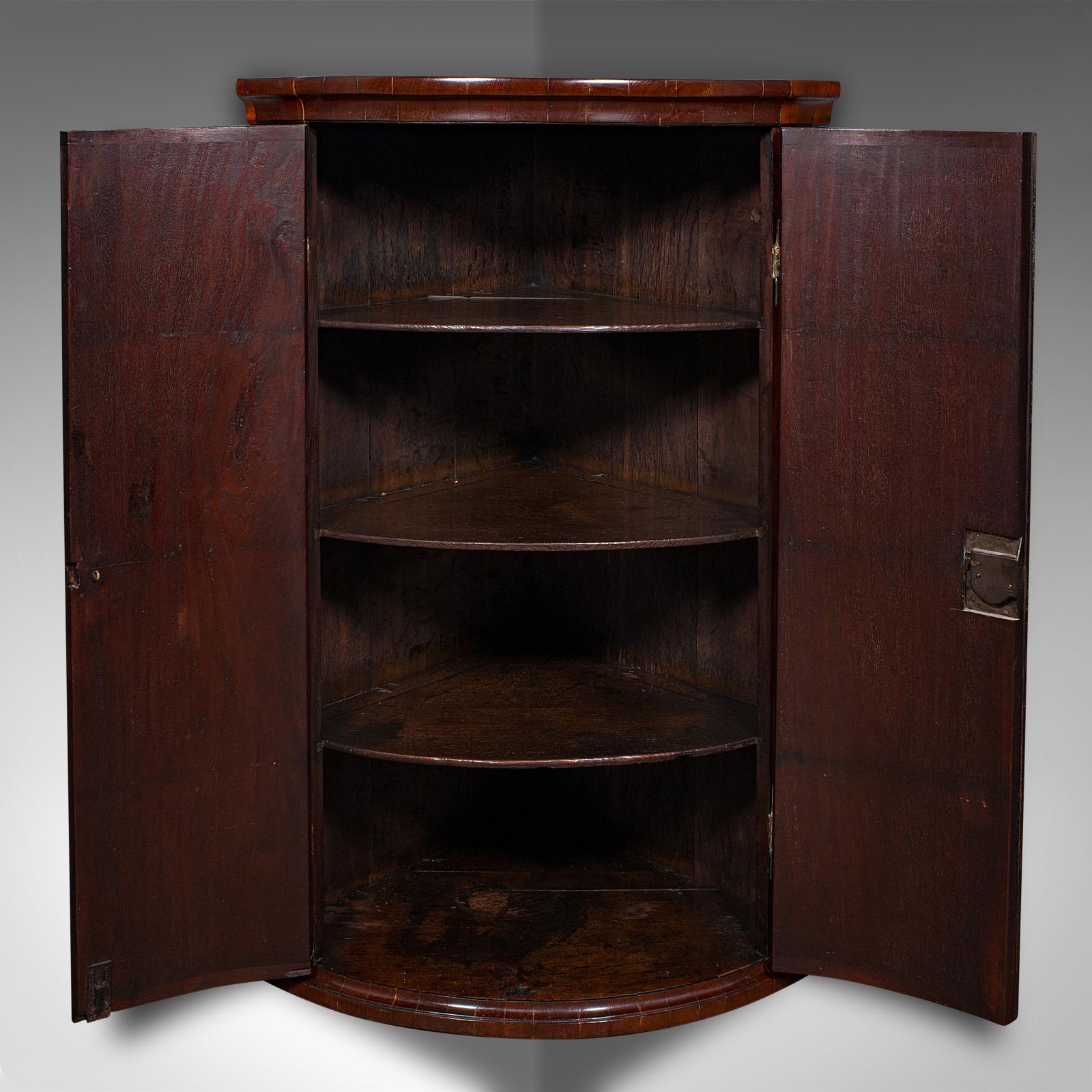 Antiker Eckschrank mit Bogenfront, englisch, Flamme, Wandschrank, georgianisch, 1780 (Georgian) im Angebot