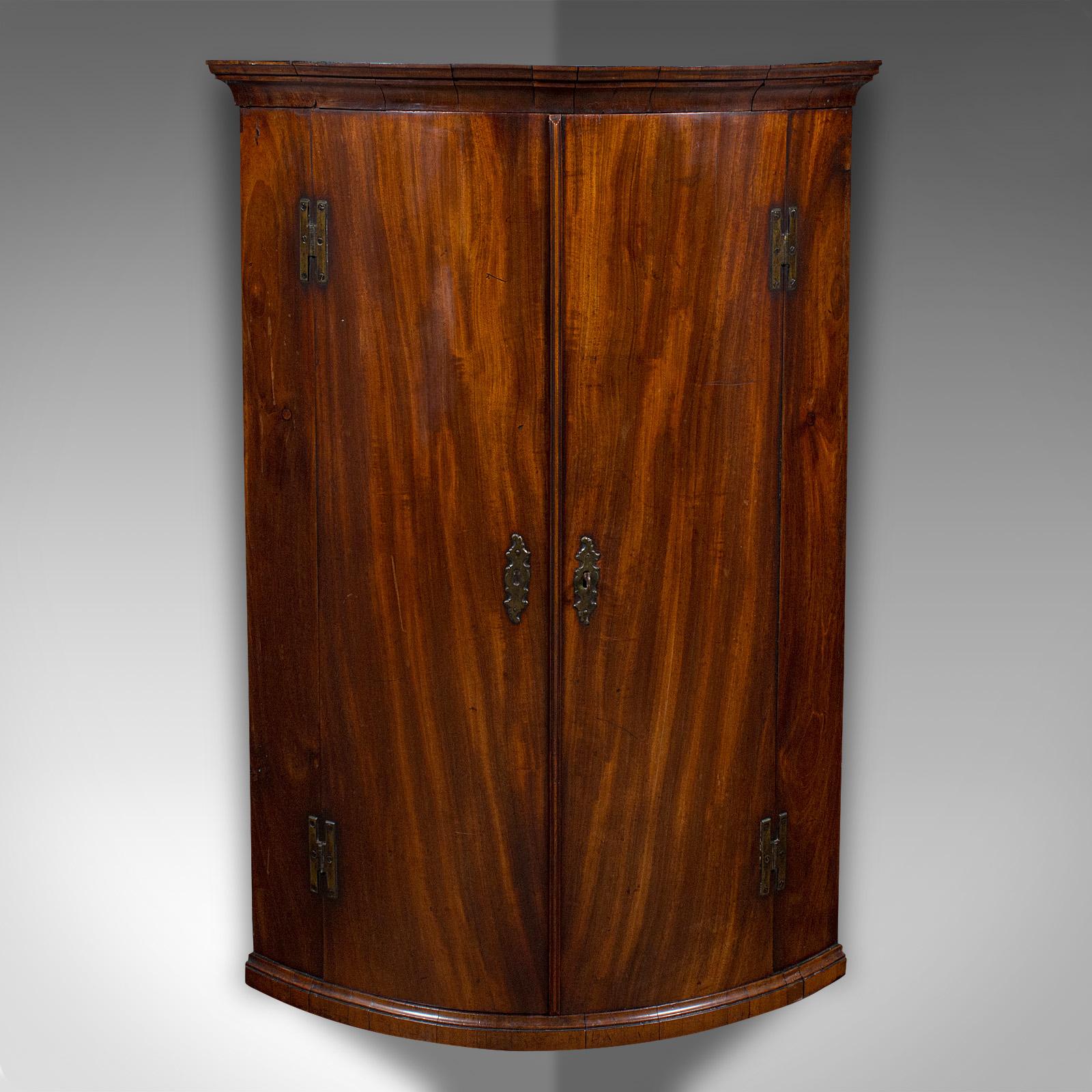 Antiker Eckschrank mit Bogenfront, englisch, Eiche, Wandschrank zur Wandmontage, georgianisch (Georgian) im Angebot