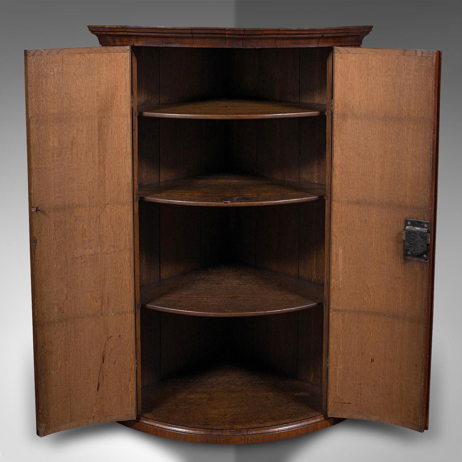 Antiker Eckschrank mit Bogenfront, englisch, Eiche, Wandschrank zur Wandmontage, georgianisch (Britisch) im Angebot