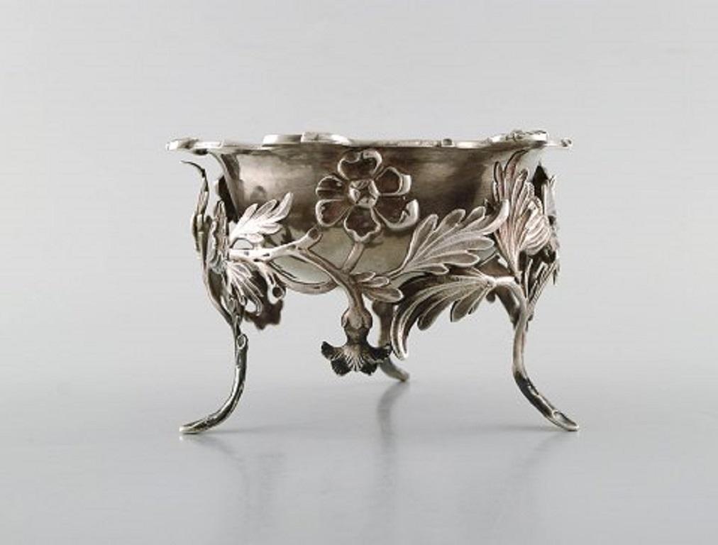 Art Nouveau Antique Bowl in Plated Silver Decorated with Flowers and Foliage