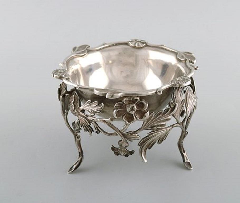 Unknown Antique Bowl in Plated Silver Decorated with Flowers and Foliage