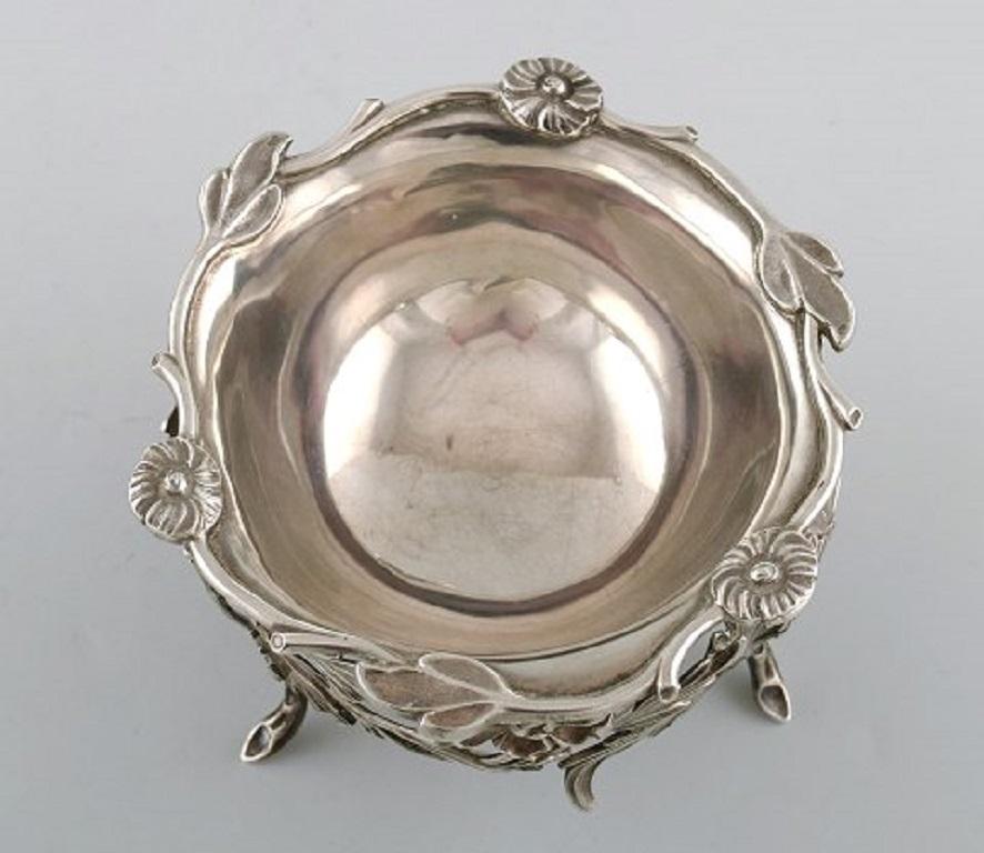 Antique Bowl in Plated Silver Decorated with Flowers and Foliage In Good Condition In Copenhagen, DK