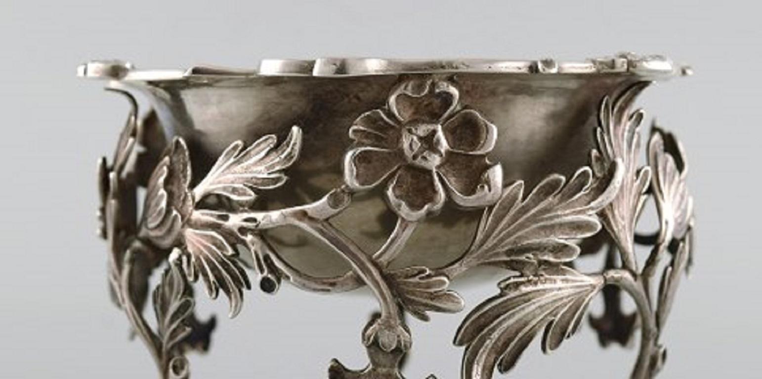 19th Century Antique Bowl in Plated Silver Decorated with Flowers and Foliage