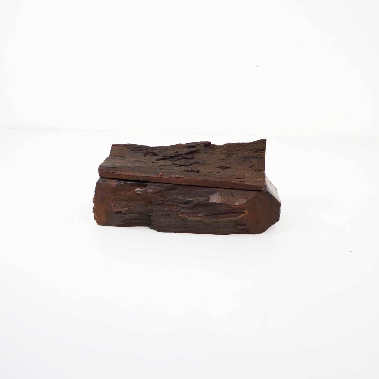 circa 1970. Offriamo questa scatola antica in legno di palofierro.