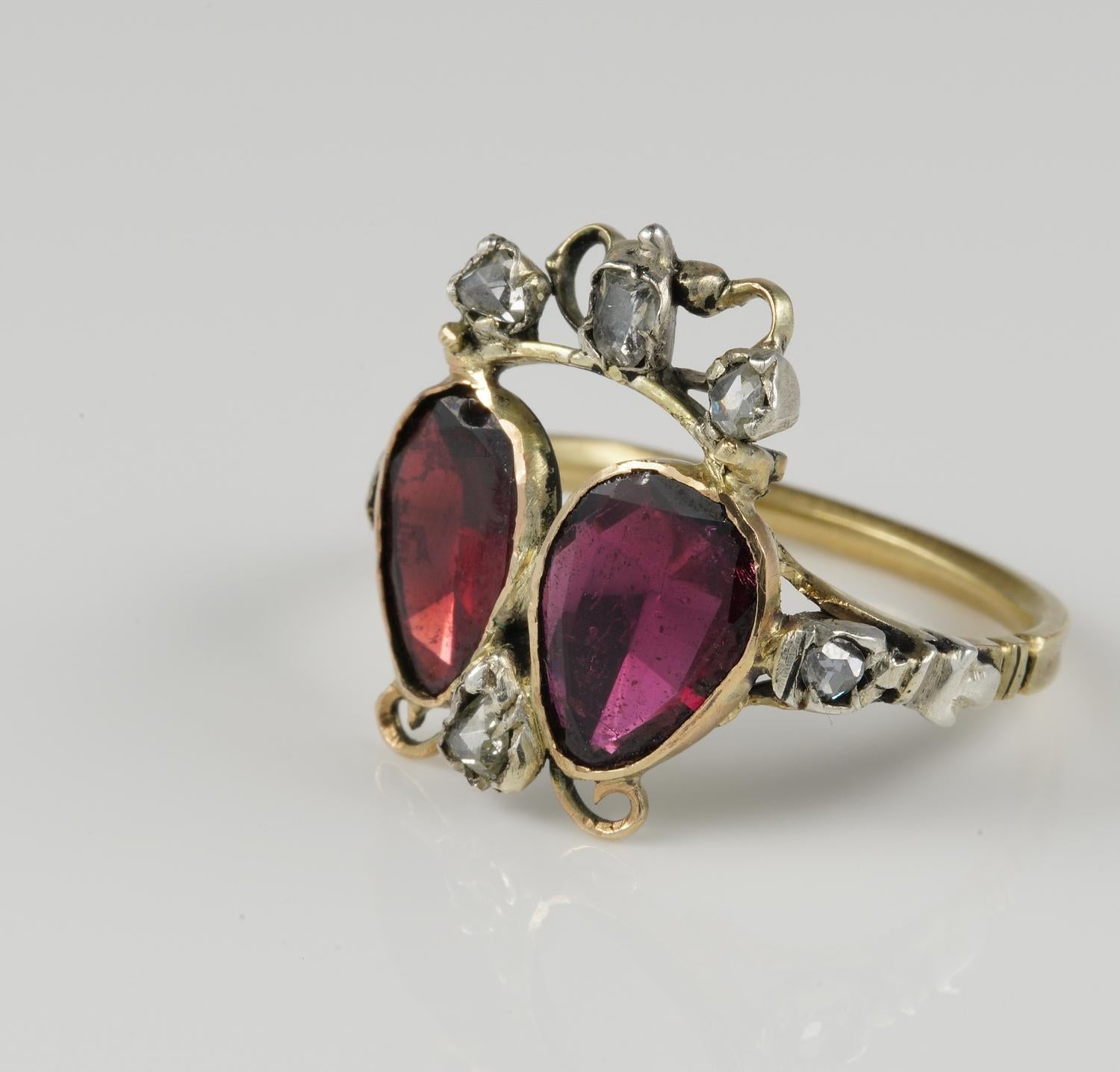 Antique Boxed Crowned Double Heart Garnet and Diamond Ring In Good Condition For Sale In Napoli, IT