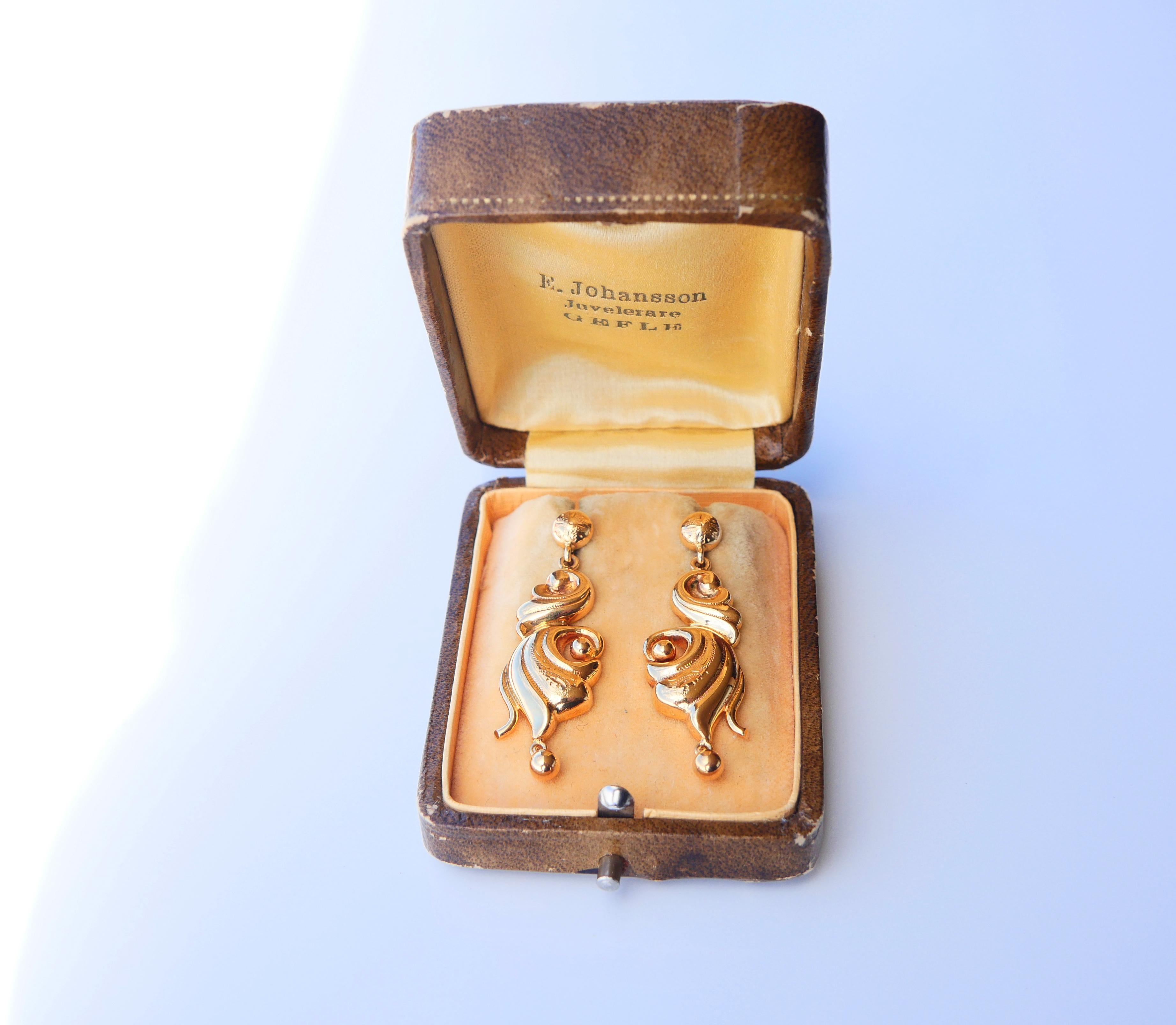 Retro Antique boxed Dangle Earrings solid 18K Gold / 7.76 gr For Sale